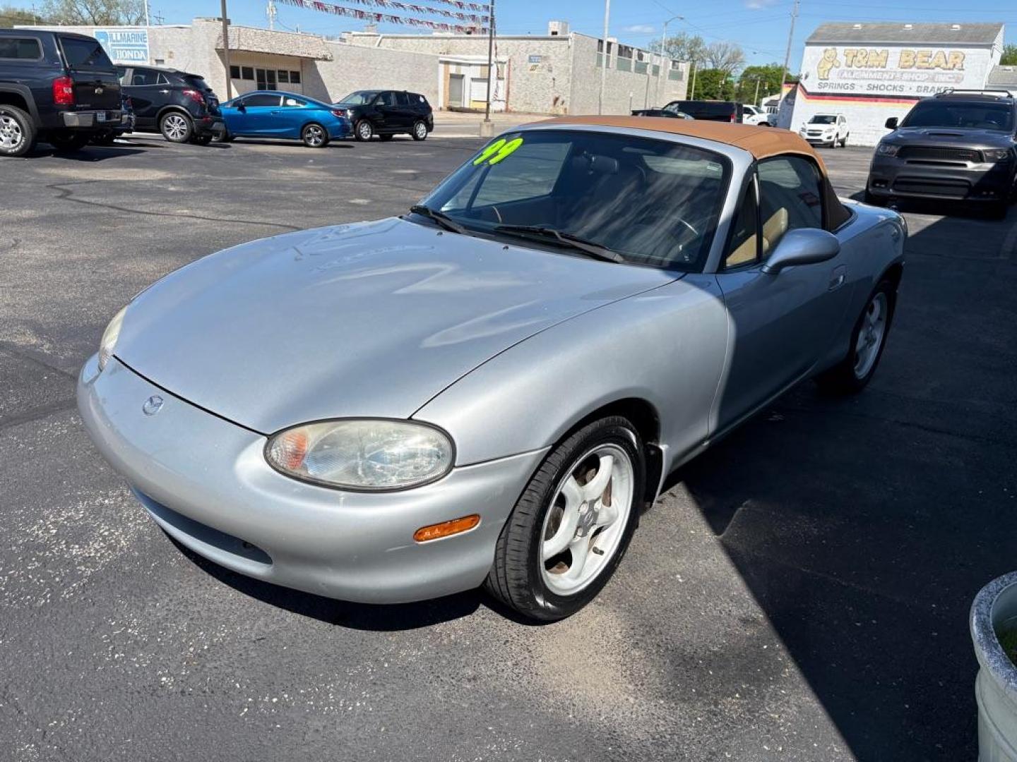 1999 SILVER MAZDA MX-5 MIATA (JM1NB3530X0) with an 1.8L engine, Automatic transmission, located at 501 E. Columbia St., Springfield, OH, 45503, (800) 262-7122, 39.925262, -83.801796 - *** New Tires *** New Top *** New Brakes *** Tune Up *** Oil Change *** New Belt *** New Harmonic Balancer *** Clean CarFax *** Jay North Auto has offered hand picked vehicles since 1965! Our customer's enjoy a NO pressure buying experience with a small town feel. We are a preferred dealer for - Photo#5