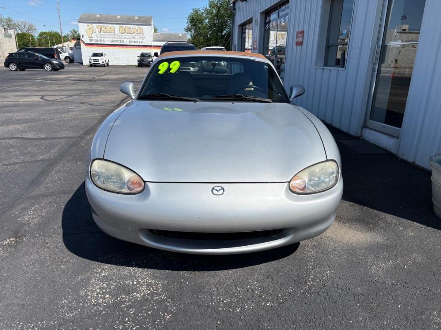1999 SILVER MAZDA MX-5 MIATA (JM1NB3530X0) with an 1.8L engine, Automatic transmission, located at 501 E. Columbia St., Springfield, OH, 45503, (800) 262-7122, 39.925262, -83.801796 - *** New Tires *** New Top *** New Brakes *** Tune Up *** Oil Change *** New Belt *** New Harmonic Balancer *** Clean CarFax *** Jay North Auto has offered hand picked vehicles since 1965! Our customer's enjoy a NO pressure buying experience with a small town feel. We are a preferred dealer for - Photo#6