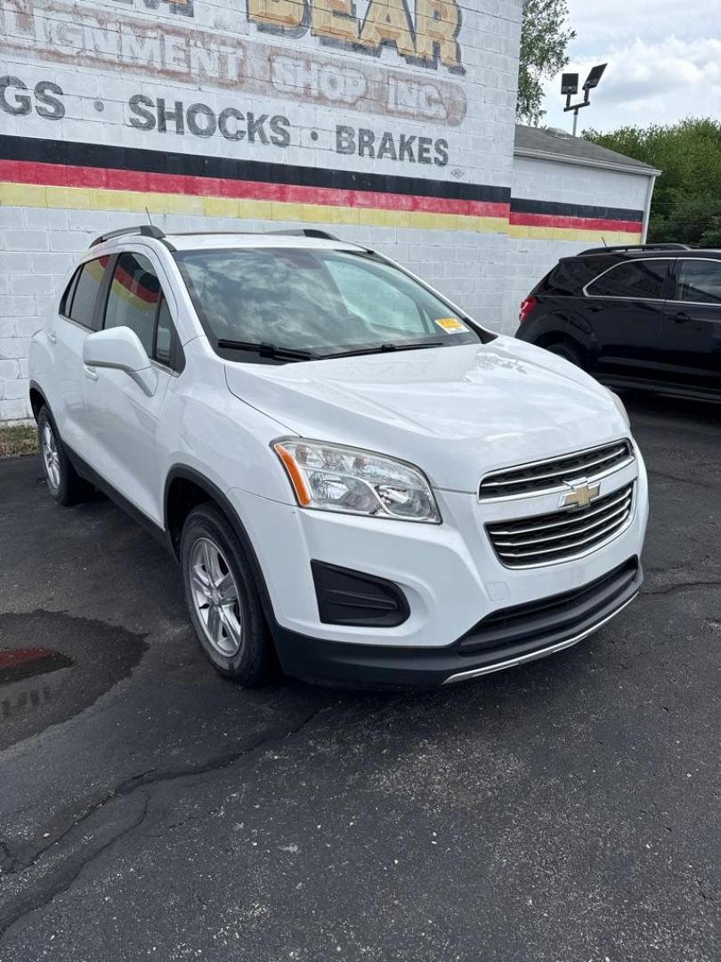 2015 WHITE CHEVROLET TRAX 1LT (3GNCJRSB6FL) with an 1.4L engine, Automatic transmission, located at 501 E. Columbia St., Springfield, OH, 45503, (800) 262-7122, 39.925262, -83.801796 - ********** Available soon call to check availability 937-325-3748 Jay North Auto has offered hand picked vehicles since 1965! Our customer's enjoy a NO pressure buying experience with a small town feel. We are a preferred dealer for many local credit unions and lenders. Bad credit? No Credit/ - Photo#0