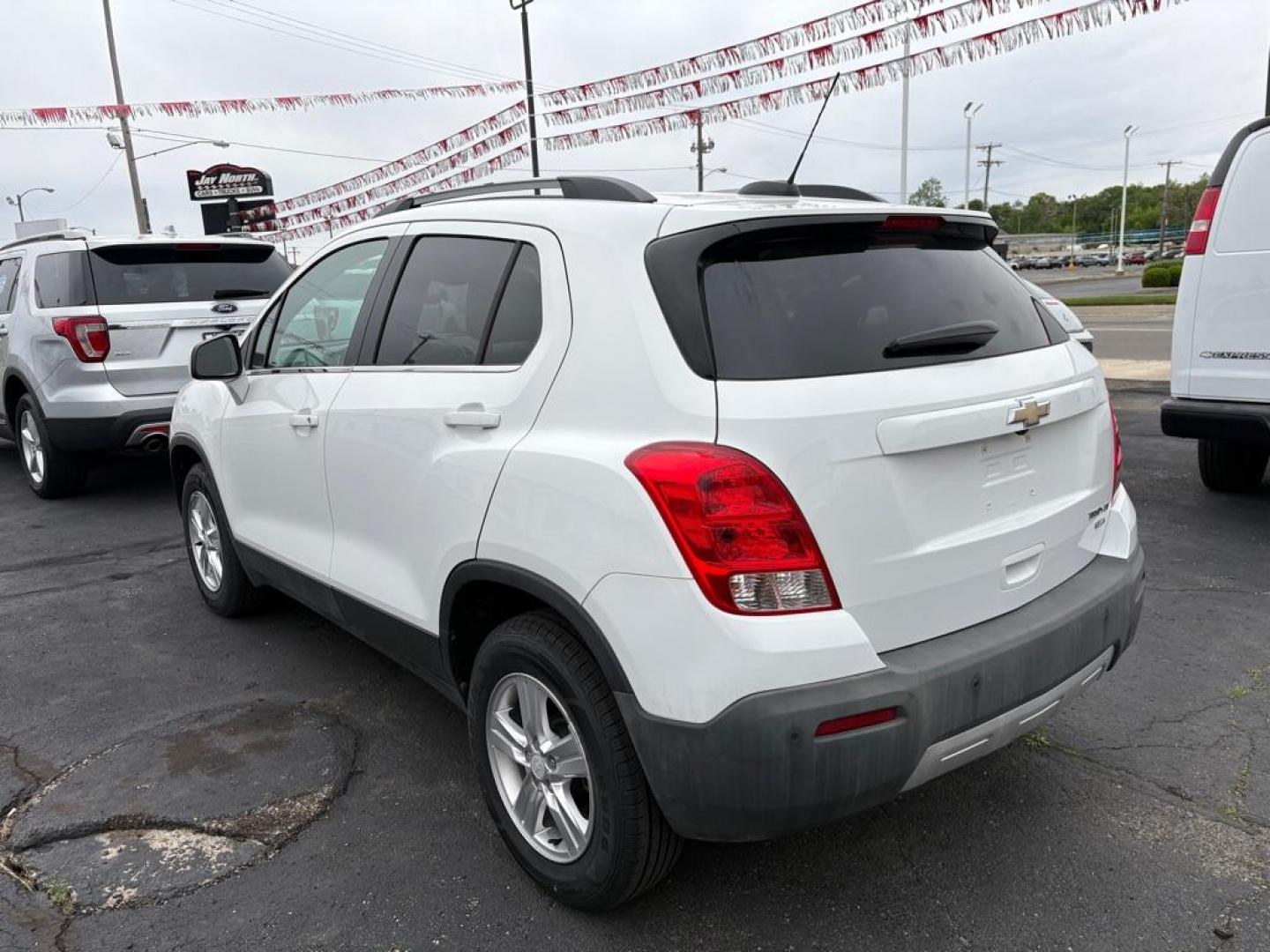 2015 WHITE CHEVROLET TRAX 1LT (3GNCJRSB6FL) with an 1.4L engine, Automatic transmission, located at 501 E. Columbia St., Springfield, OH, 45503, (800) 262-7122, 39.925262, -83.801796 - *** New Tires *** New Turbo *** New Catalytic Converter *** New 02 sensors *** New Cabin and Air filter *** Tune Up *** New Wipers *** New TPMS sensors *** Oil Change *** Jay North Auto has offered hand picked vehicles since 1965! Our customer's enjoy a NO pressure buying experience with a smal - Photo#4