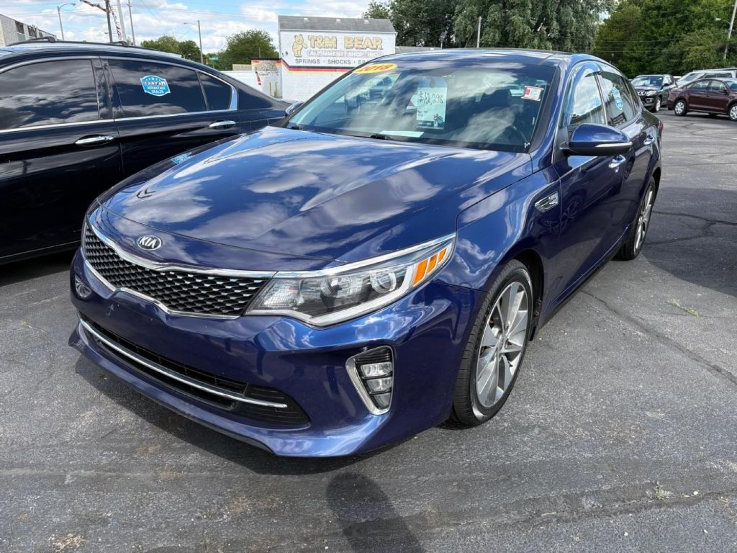 2018 BLUE KIA OPTIMA S (5XXGT4L39JG) with an 2.4L engine, Automatic transmission, located at 501 E. Columbia St., Springfield, OH, 45503, (800) 262-7122, 39.925262, -83.801796 - *** Tune Up *** New Wipers *** New Rear Brakes *** New Cabin and Air filter *** Inspection *** Oil change *** New Valve cover gasket and fuel pump gasket *** Newer Tires *** Panoramic Roof *** Premium Audio *** S sport *** Apple CarPlay *** Back Up Camera *** Blind spot w/ cross traffic alert *** Pa - Photo#4
