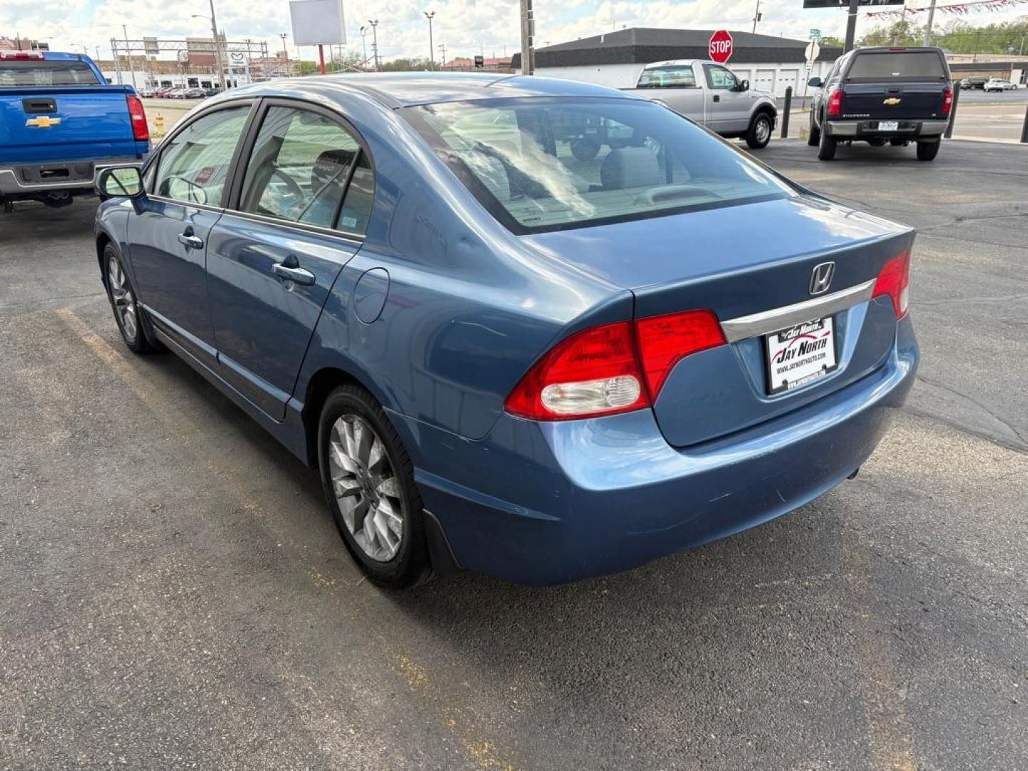 2009 BLUE HONDA CIVIC EX (19XFA16819E) with an 1.8L engine, Automatic transmission, located at 501 E. Columbia St., Springfield, OH, 45503, (800) 262-7122, 39.925262, -83.801796 - ***Price Includes Documentation Fee!***1-Owner***EX***New Tires***All New Brake Pads and Rotors***New Air Filter and Cabin Air Filter***New Front Struts***New Serpentine Belt***New Spark Plugs***Fresh Oil Change*** Jay North Auto has offered hand picked vehicles since 1965! Our customer's enjoy - Photo#4
