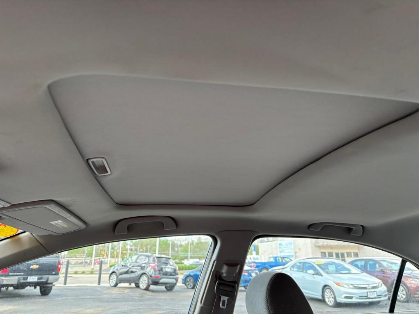 2009 BLUE HONDA CIVIC EX (19XFA16819E) with an 1.8L engine, Automatic transmission, located at 501 E. Columbia St., Springfield, OH, 45503, (800) 262-7122, 39.925262, -83.801796 - ***Price Includes Documentation Fee!***1-Owner***EX***New Tires***All New Brake Pads and Rotors***New Air Filter and Cabin Air Filter***New Front Struts***New Serpentine Belt***New Spark Plugs***Fresh Oil Change*** Jay North Auto has offered hand picked vehicles since 1965! Our customer's enjoy - Photo#6