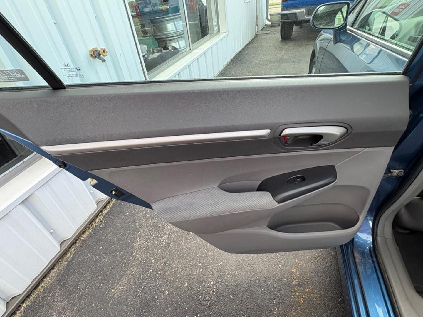 2009 BLUE HONDA CIVIC EX (19XFA16819E) with an 1.8L engine, Automatic transmission, located at 501 E. Columbia St., Springfield, OH, 45503, (800) 262-7122, 39.925262, -83.801796 - ***Price Includes Documentation Fee!***1-Owner***EX***New Tires***All New Brake Pads and Rotors***New Air Filter and Cabin Air Filter***New Front Struts***New Serpentine Belt***New Spark Plugs***Fresh Oil Change*** Jay North Auto has offered hand picked vehicles since 1965! Our customer's enjoy - Photo#10