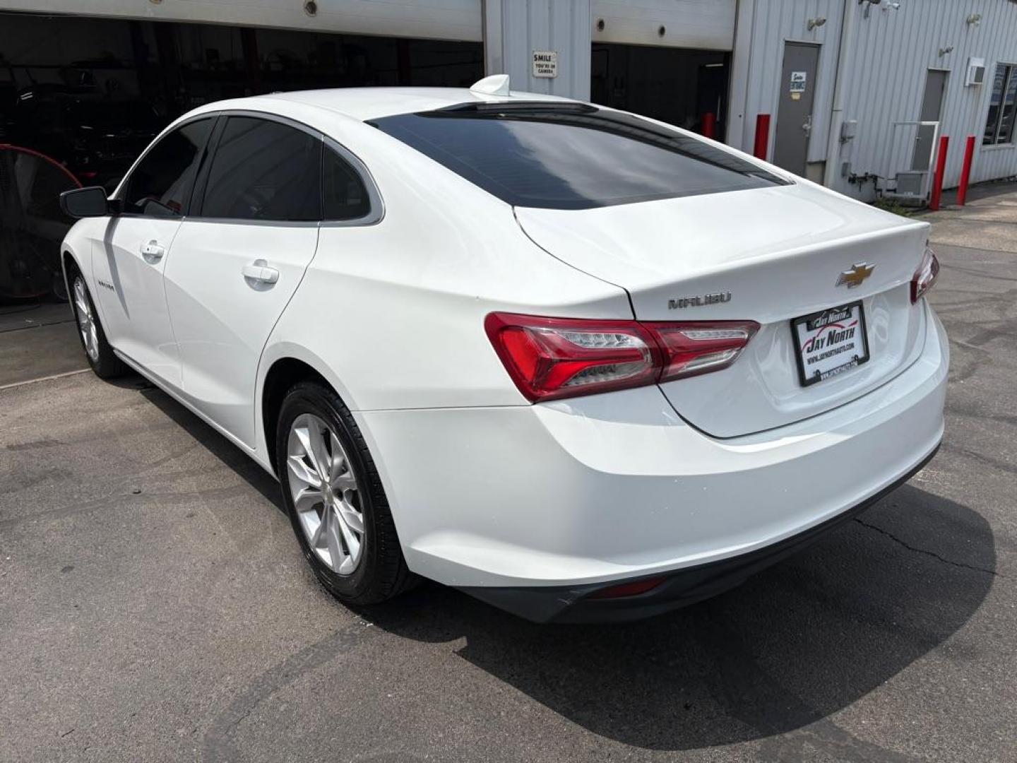 2022 WHITE CHEVROLET MALIBU LT (1G1ZD5ST9NF) with an 1.5L engine, Continuously Variable transmission, located at 501 E. Columbia St., Springfield, OH, 45503, (800) 262-7122, 39.925262, -83.801796 - ***Clean Carfax***LS***Heated Seats***Apple CarPlay***New Turbo***All New Tires***New Air Filter and Cabin Air Filter***Fresh Oil Change*** Jay North Auto has offered hand picked vehicles since 1965! Our customer's enjoy a NO pressure buying experience with a small town feel. We are a prefe - Photo#4