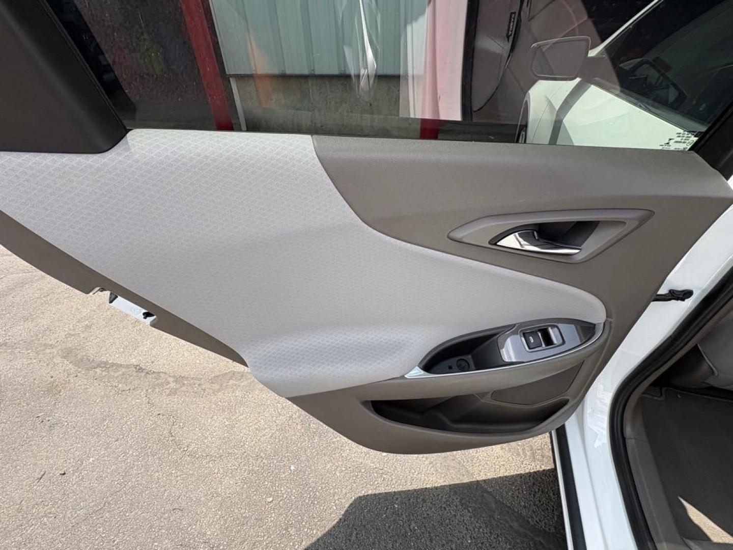 2022 WHITE CHEVROLET MALIBU LT (1G1ZD5ST9NF) with an 1.5L engine, Continuously Variable transmission, located at 501 E. Columbia St., Springfield, OH, 45503, (800) 262-7122, 39.925262, -83.801796 - ***Clean Carfax***LS***Heated Seats***Apple CarPlay***New Turbo***All New Tires***New Air Filter and Cabin Air Filter***Fresh Oil Change*** Jay North Auto has offered hand picked vehicles since 1965! Our customer's enjoy a NO pressure buying experience with a small town feel. We are a prefe - Photo#10