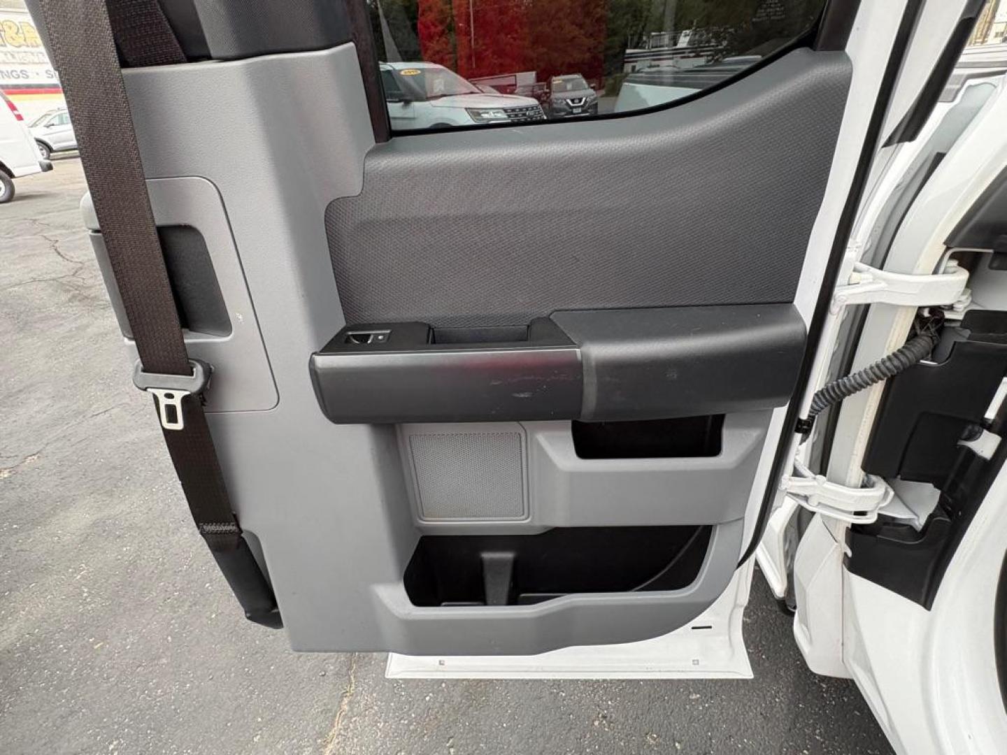 2022 WHITE FORD F150 SUPER CAB (1FTEX1CB7NF) with an 3.3L engine, Automatic transmission, located at 501 E. Columbia St., Springfield, OH, 45503, (800) 262-7122, 39.925262, -83.801796 - *** XL V6 *** Clean CarFax *** New Tires *** New Brakes *** Oil Change *** New Cabin and Air filter *** Hard Bed Cover *** Jay North Auto has offered hand picked vehicles since 1965! Our customer's enjoy a NO pressure buying experience with a small town feel. We are a preferred dealer for ma - Photo#11