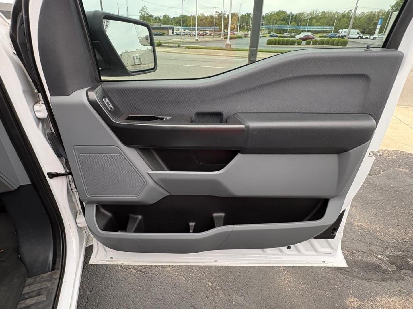 2022 WHITE FORD F150 SUPER CAB (1FTEX1CB7NF) with an 3.3L engine, Automatic transmission, located at 501 E. Columbia St., Springfield, OH, 45503, (800) 262-7122, 39.925262, -83.801796 - *** XL V6 *** Clean CarFax *** New Tires *** New Brakes *** Oil Change *** New Cabin and Air filter *** Hard Bed Cover *** Jay North Auto has offered hand picked vehicles since 1965! Our customer's enjoy a NO pressure buying experience with a small town feel. We are a preferred dealer for ma - Photo#13