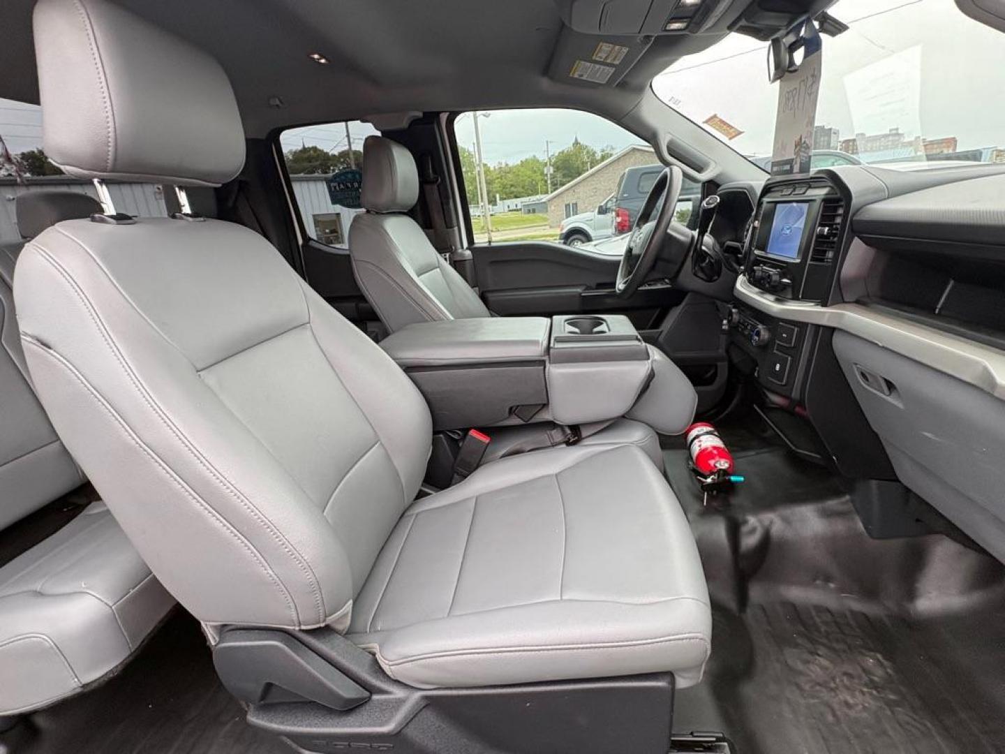 2022 WHITE FORD F150 SUPER CAB (1FTEX1CB7NF) with an 3.3L engine, Automatic transmission, located at 501 E. Columbia St., Springfield, OH, 45503, (800) 262-7122, 39.925262, -83.801796 - *** XL V6 *** Clean CarFax *** New Tires *** New Brakes *** Oil Change *** New Cabin and Air filter *** Hard Bed Cover *** Jay North Auto has offered hand picked vehicles since 1965! Our customer's enjoy a NO pressure buying experience with a small town feel. We are a preferred dealer for ma - Photo#14