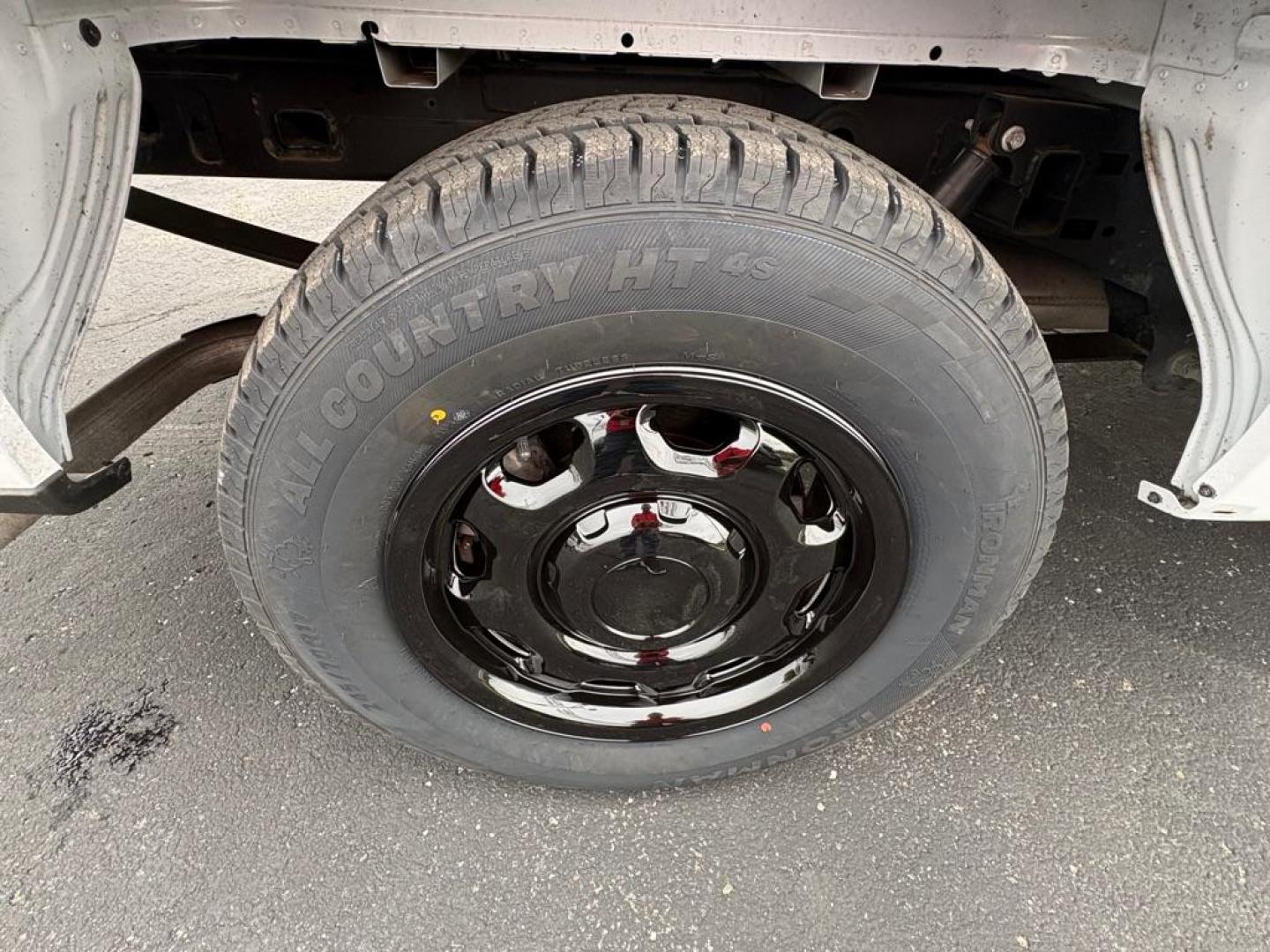 2022 WHITE FORD F150 SUPER CAB (1FTEX1CB7NF) with an 3.3L engine, Automatic transmission, located at 501 E. Columbia St., Springfield, OH, 45503, (800) 262-7122, 39.925262, -83.801796 - *** XL V6 *** Clean CarFax *** New Tires *** New Brakes *** Oil Change *** New Cabin and Air filter *** Hard Bed Cover *** Jay North Auto has offered hand picked vehicles since 1965! Our customer's enjoy a NO pressure buying experience with a small town feel. We are a preferred dealer for ma - Photo#16
