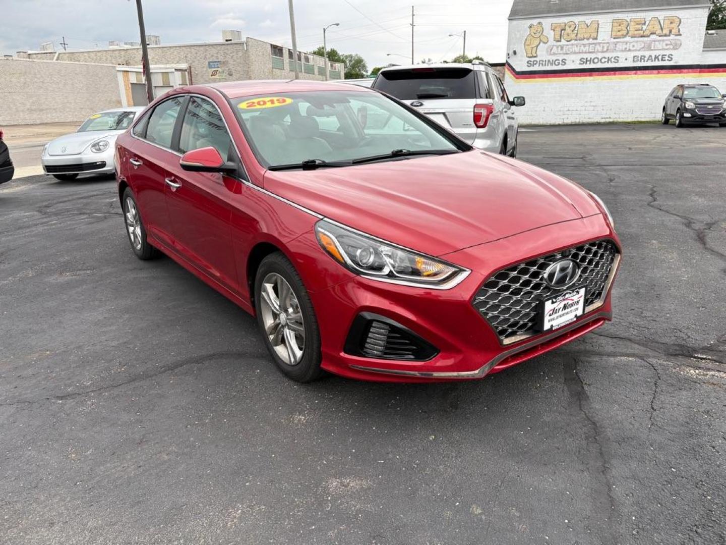 2019 RED HYUNDAI SONATA LIMITED (5NPE34AF6KH) with an 2.4L engine, Automatic transmission, located at 501 E. Columbia St., Springfield, OH, 45503, (800) 262-7122, 39.925262, -83.801796 - *** One Owner *** Tune Up *** New Brakes *** New Wipers *** Oil Change *** Air and Cabin Filter *** Apple CarPlay *** Jay North Auto has offered hand picked vehicles since 1965! Our customer's enjoy a NO pressure buying experience with a small town feel. We are a preferred dealer for many loca - Photo#0