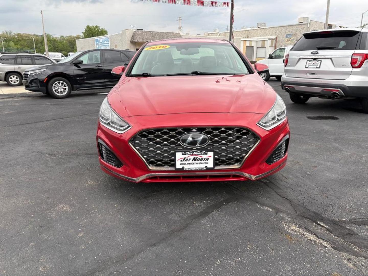 2019 RED HYUNDAI SONATA LIMITED (5NPE34AF6KH) with an 2.4L engine, Automatic transmission, located at 501 E. Columbia St., Springfield, OH, 45503, (800) 262-7122, 39.925262, -83.801796 - *** One Owner *** Tune Up *** New Brakes *** New Wipers *** Oil Change *** Air and Cabin Filter *** Apple CarPlay *** Jay North Auto has offered hand picked vehicles since 1965! Our customer's enjoy a NO pressure buying experience with a small town feel. We are a preferred dealer for many loca - Photo#6
