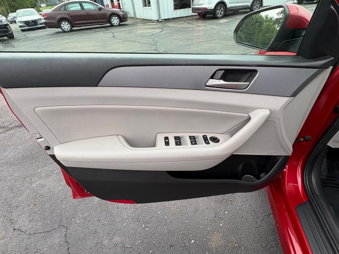 2019 RED HYUNDAI SONATA LIMITED (5NPE34AF6KH) with an 2.4L engine, Automatic transmission, located at 501 E. Columbia St., Springfield, OH, 45503, (800) 262-7122, 39.925262, -83.801796 - *** One Owner *** Tune Up *** New Brakes *** New Wipers *** Oil Change *** Air and Cabin Filter *** Apple CarPlay *** Jay North Auto has offered hand picked vehicles since 1965! Our customer's enjoy a NO pressure buying experience with a small town feel. We are a preferred dealer for many loca - Photo#7