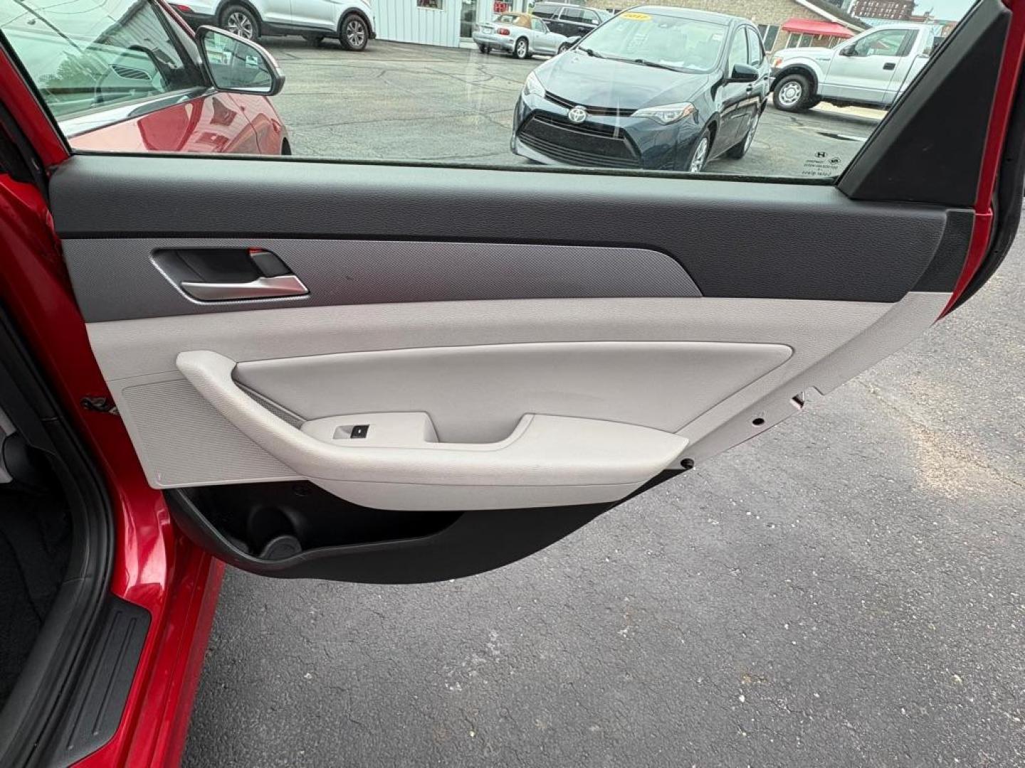 2019 RED HYUNDAI SONATA LIMITED (5NPE34AF6KH) with an 2.4L engine, Automatic transmission, located at 501 E. Columbia St., Springfield, OH, 45503, (800) 262-7122, 39.925262, -83.801796 - *** One Owner *** Tune Up *** New Brakes *** New Wipers *** Oil Change *** Air and Cabin Filter *** Apple CarPlay *** Jay North Auto has offered hand picked vehicles since 1965! Our customer's enjoy a NO pressure buying experience with a small town feel. We are a preferred dealer for many loca - Photo#12
