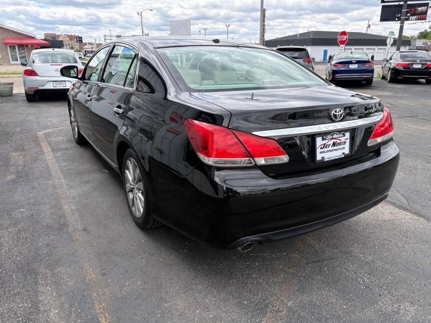 2011 BLACK TOYOTA AVALON LIMITED (4T1BK3DB6BU) with an 3.5L engine, Automatic transmission, located at 501 E. Columbia St., Springfield, OH, 45503, (800) 262-7122, 39.925262, -83.801796 - ***Price Includes Documentation Fee!***LIMITED***3.5L V6***1-Owner***Clean Carfax***39 Service History Records on CarFax***Heated and Cooled Leather Seats***Monroof***Navigation***NICE!*** Jay North Auto has offered hand picked vehicles since 1965! Our customer's enjoy a NO pressure buying expe - Photo#4