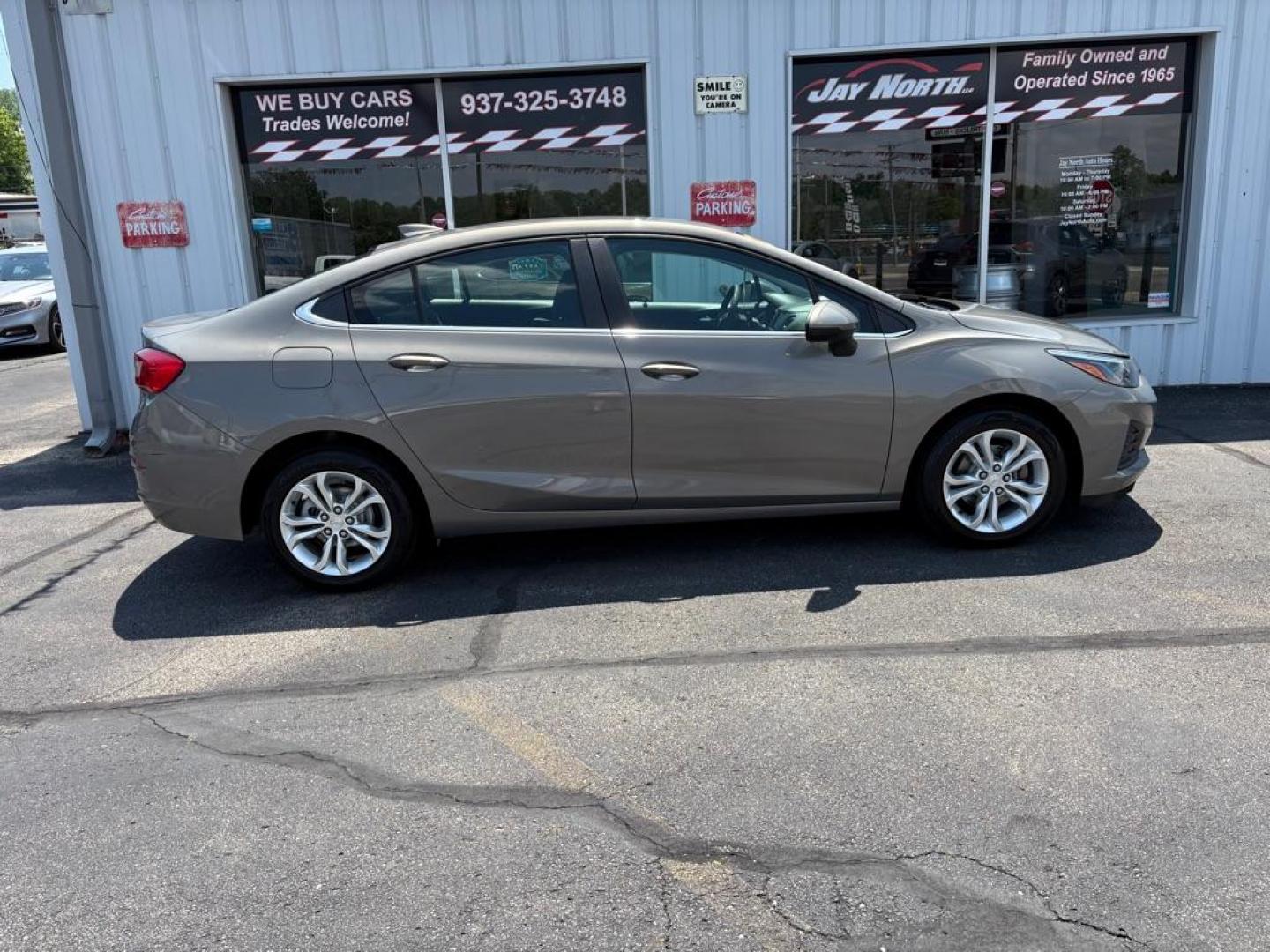2019 BROWN CHEVROLET CRUZE LT (1G1BE5SM7K7) with an 1.4L engine, Automatic transmission, located at 501 E. Columbia St., Springfield, OH, 45503, (800) 262-7122, 39.925262, -83.801796 - Photo#1