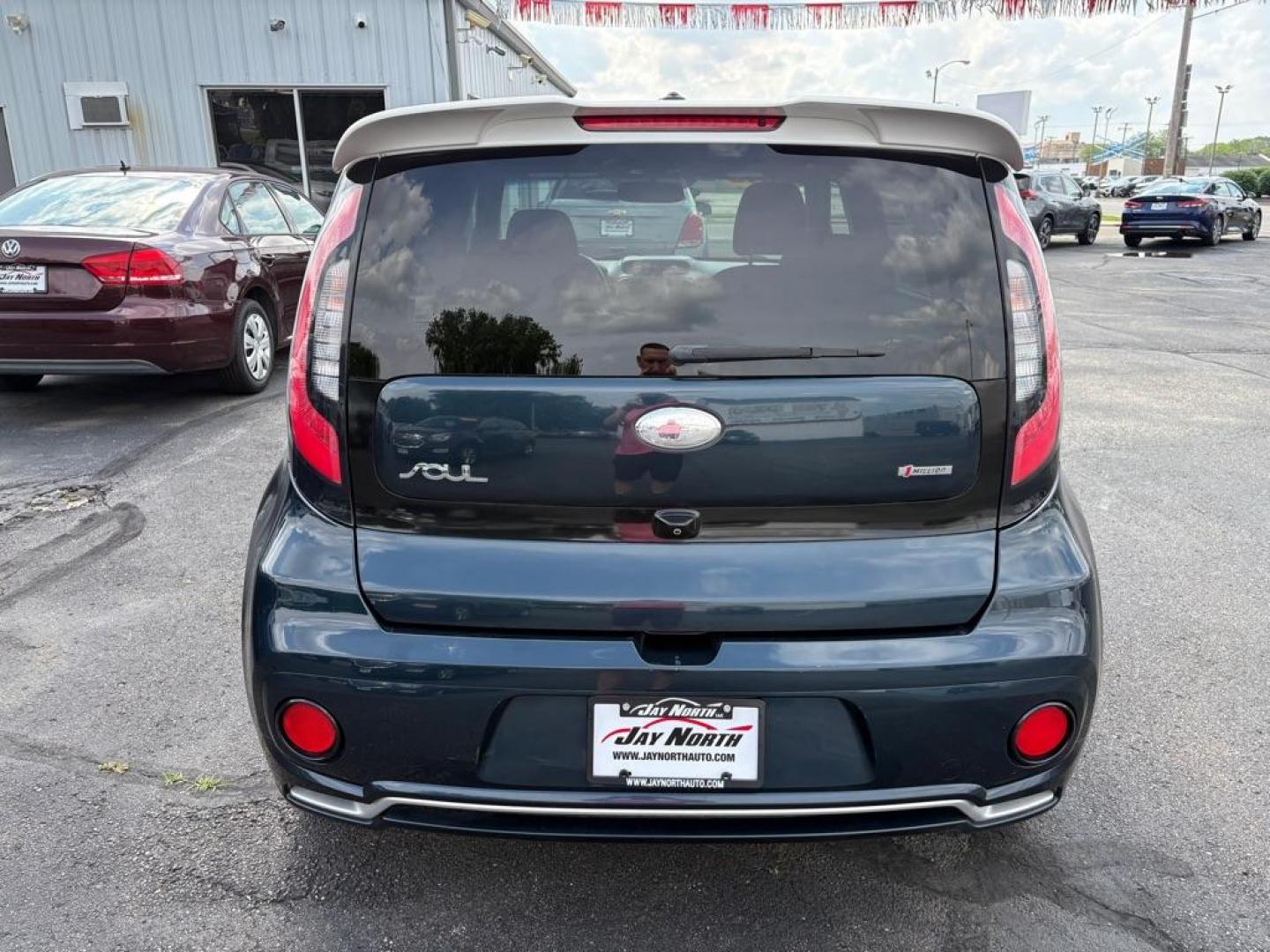 2018 BLUE KIA SOUL + (KNDJP3A57J7) with an 2.0L engine, Automatic transmission, located at 501 E. Columbia St., Springfield, OH, 45503, (800) 262-7122, 39.925262, -83.801796 - ***Clean Carfax***1 Millionth Special Edition Package***Navigation***Apple Carplay***2-Tone Roof***Harman Kardon Premium Audio System***New Tires***New Rear Brake Pads and Rotors*** Fresh Oil Change*** Jay North Auto has offered hand picked vehicles since 1965! Our customer's enjoy a NO pressur - Photo#3