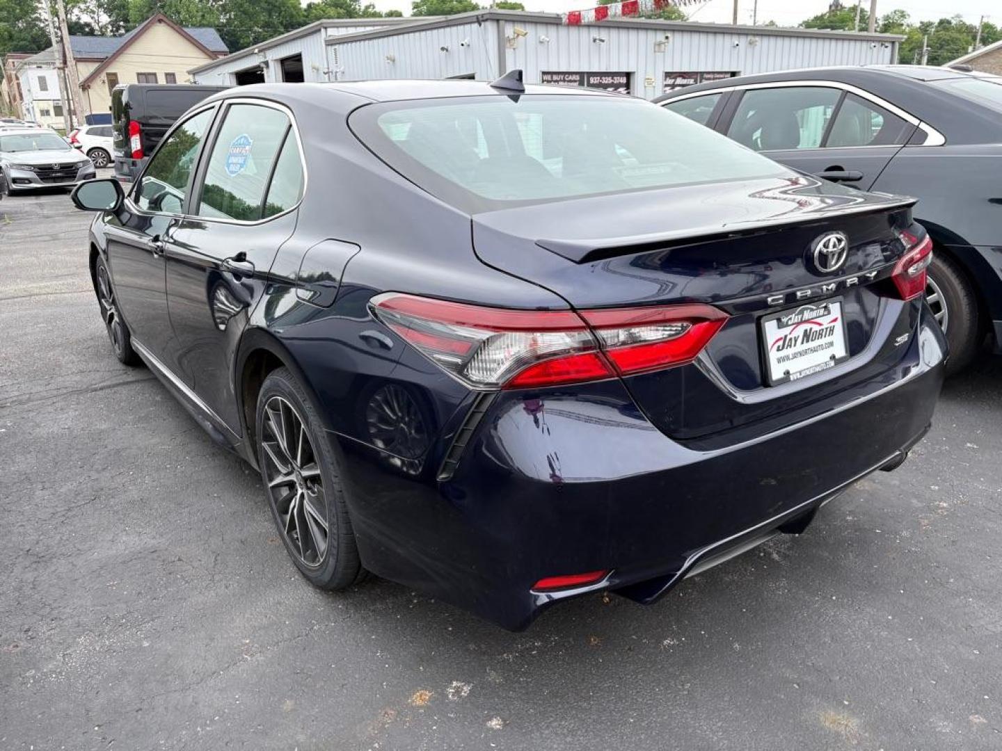 2021 BLUE TOYOTA CAMRY SE (4T1G11AK8MU) with an 2.5L engine, Automatic transmission, located at 501 E. Columbia St., Springfield, OH, 45503, (800) 262-7122, 39.925262, -83.801796 - *** New Tires *** NICE *** SE *** New Brakes *** New Wipers *** New Battery *** New Cabin and Air filter *** Oil Change *** Inspection *** FWD *** Back Up Camera *** Alloy Wheels *** Jay North Auto has offered hand picked vehicles since 1965! Our customer's enjoy a NO pressure buying experience - Photo#3