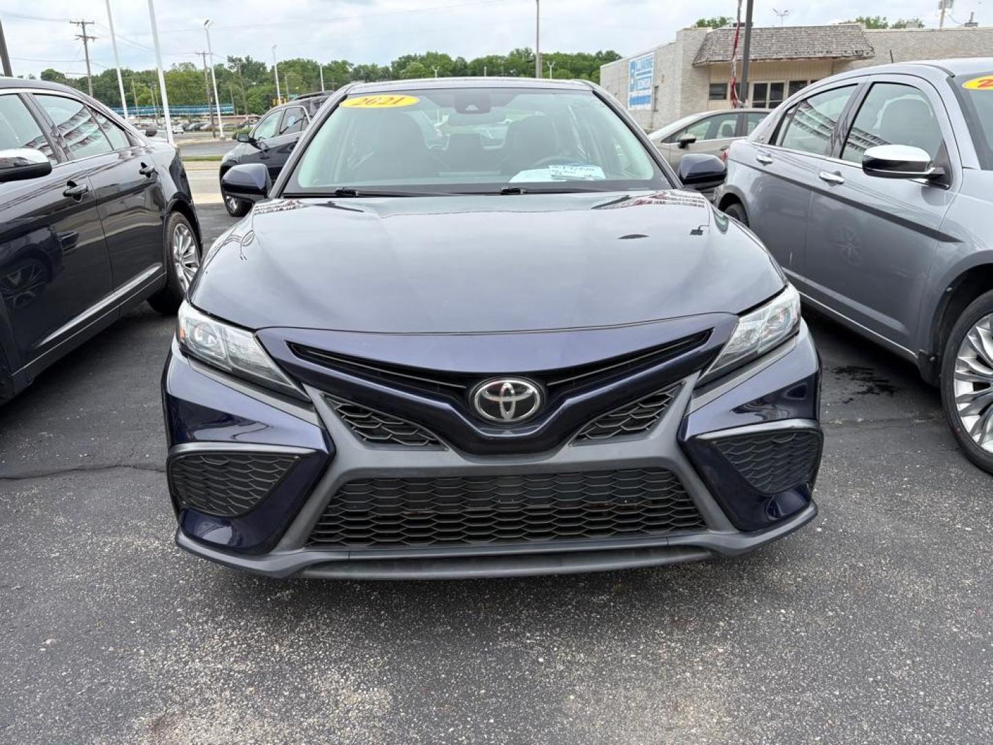 2021 BLUE TOYOTA CAMRY SE (4T1G11AK8MU) with an 2.5L engine, Automatic transmission, located at 501 E. Columbia St., Springfield, OH, 45503, (800) 262-7122, 39.925262, -83.801796 - *** New Tires *** NICE *** SE *** New Brakes *** New Wipers *** New Battery *** New Cabin and Air filter *** Oil Change *** Inspection *** FWD *** Back Up Camera *** Alloy Wheels *** Jay North Auto has offered hand picked vehicles since 1965! Our customer's enjoy a NO pressure buying experience - Photo#5