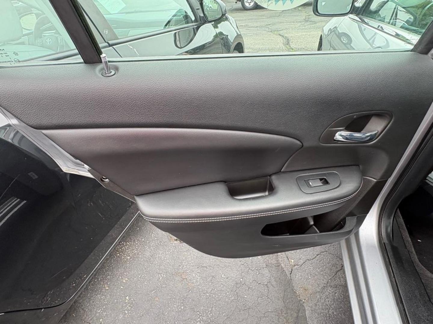 2013 SILVER CHRYSLER 200 LIMITED (1C3CCBCG3DN) with an 3.6L engine, Automatic transmission, located at 501 E. Columbia St., Springfield, OH, 45503, (800) 262-7122, 39.925262, -83.801796 - *** New Tires *** Limited V6 *** 1 Owner w/ Clean CarFax *** Premium Audio *** Leather *** Moonroof *** New Battery *** New Cabin and Air filter *** Inspection *** NICE *** Jay North Auto has offered hand picked vehicles since 1965! Our customer's enjoy a NO pressure buying experience with a s - Photo#10
