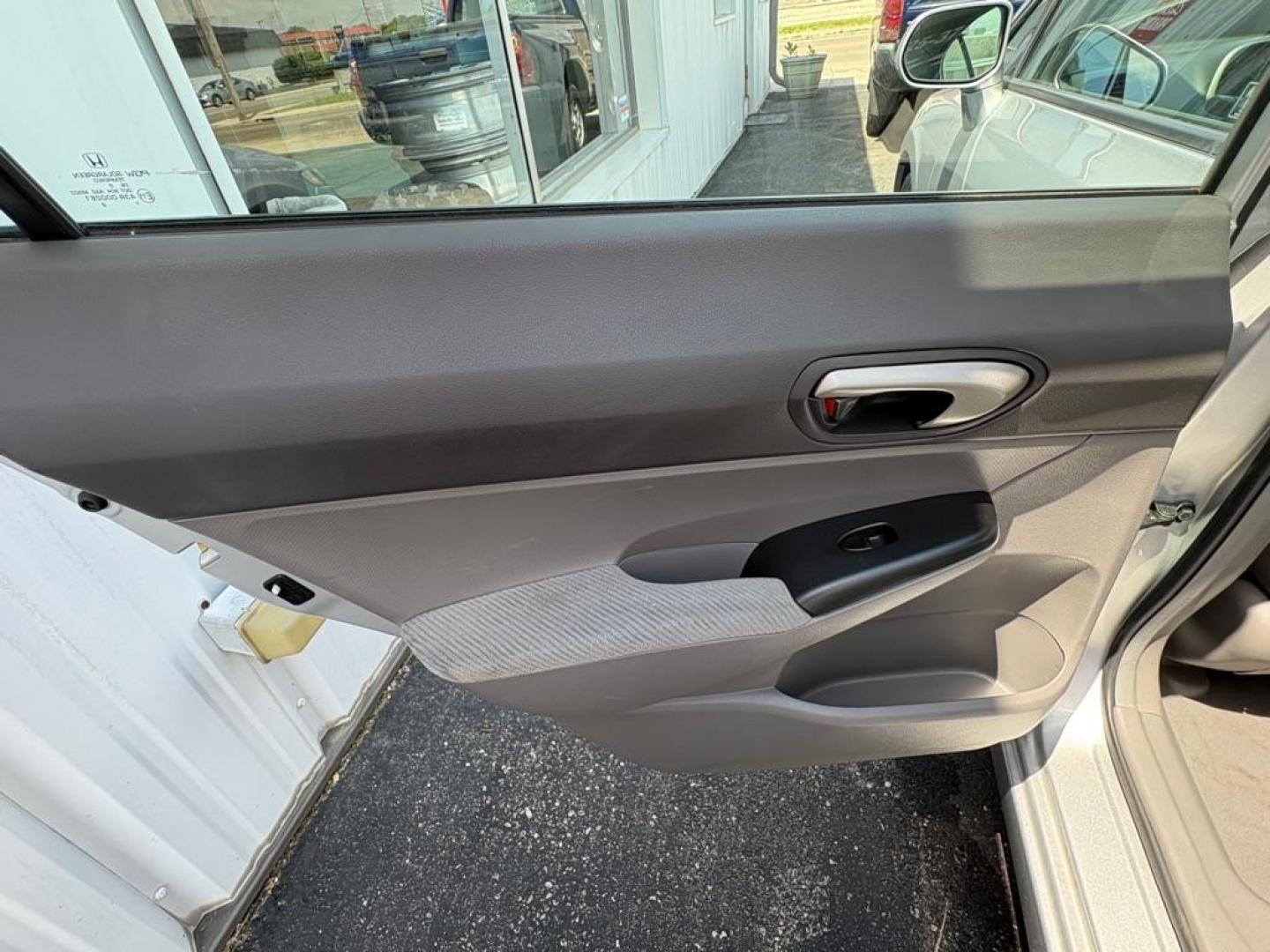 2010 SILVER HONDA CIVIC LX (2HGFA1F59AH) with an 1.8L engine, Automatic transmission, located at 501 E. Columbia St., Springfield, OH, 45503, (800) 262-7122, 39.925262, -83.801796 - *** 2 Owner w/ Clean CarFax 24 Service Records *** New Tie Rod ends *** New Battery *** Alignment *** New Wipers *** New Front Axle *** Inspection *** LX *** Automatic *** Jay North Auto has offered hand picked vehicles since 1965! Our customer's enjoy a NO pressure buying experience with a s - Photo#10