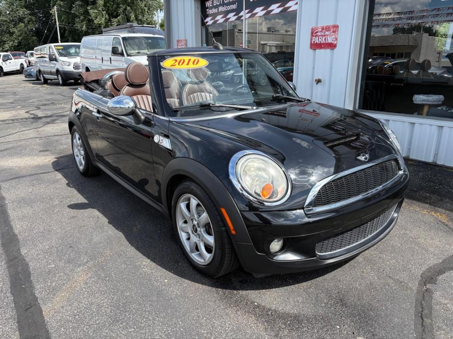 2010 BLACK MINI COOPER S (WMWMS3C50AT) with an 1.6L engine, 6-Speed Manual transmission, located at 501 E. Columbia St., Springfield, OH, 45503, (800) 262-7122, 39.925262, -83.801796 - *** New Clutch *** New Battery *** Inspection *** Oil Change *** Clean CarFax with 34 Service Records *** Jay North Auto has offered hand picked vehicles since 1965! Our customer's enjoy a NO pressure buying experience with a small town feel. All of our vehicles get fully inspected and detailed - Photo#6