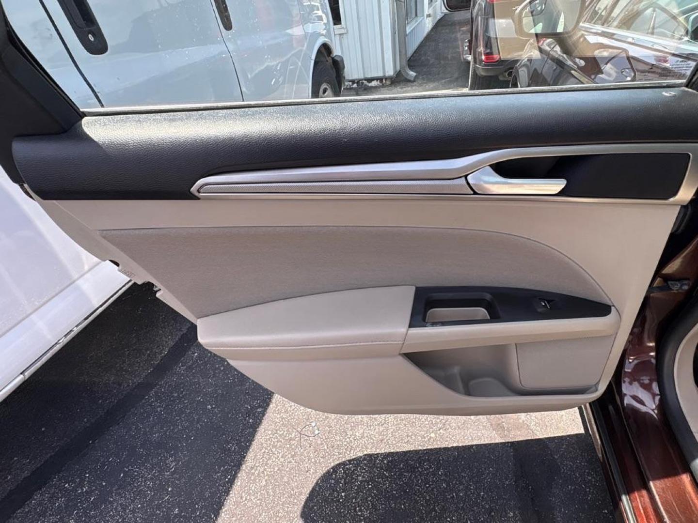 2019 RED FORD FUSION SE HYBRID (3FA6P0LUXKR) with an 2.0L engine, Continuously Variable transmission, located at 501 E. Columbia St., Springfield, OH, 45503, (800) 262-7122, 39.925262, -83.801796 - *** New Tires *** New Brakes *** New Cabin and Air filter *** Oil Change *** Inspection *** Hybrid *** Jay North Auto has offered hand picked vehicles since 1965! Our customer's enjoy a NO pressure buying experience with a small town feel. We are a preferred dealer for many local credit unions- Photo#9