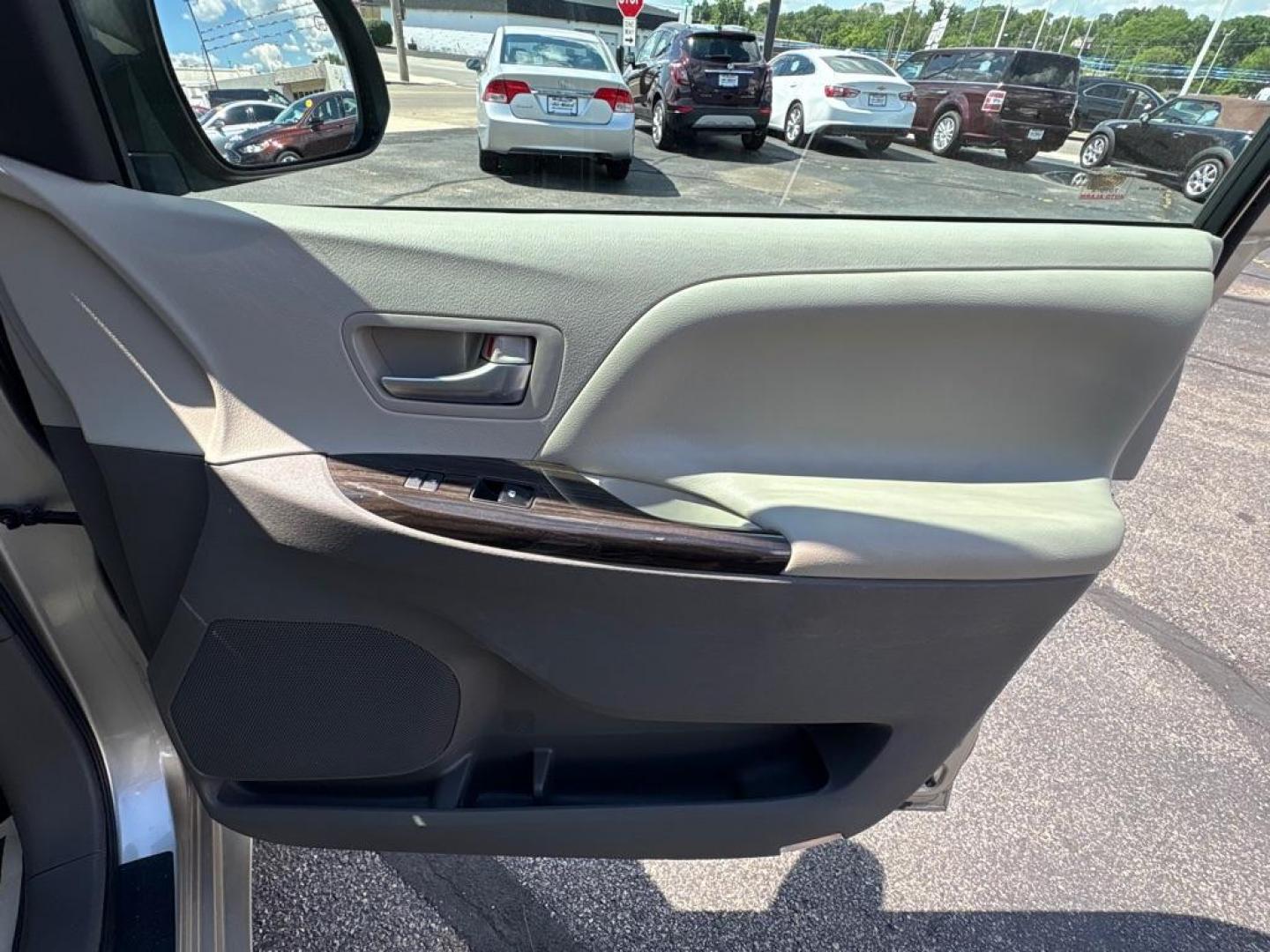 2017 TAN TOYOTA SIENNA XLE (5TDYZ3DC3HS) with an 3.5L engine, Automatic transmission, located at 501 E. Columbia St., Springfield, OH, 45503, (800) 262-7122, 39.925262, -83.801796 - *** Local Trade *** Low Mileage *** LOADED *** New Tires *** XLE *** New Brakes *** Navigation *** Moonroof *** V6 *** 2 Owner w/ Clean CarFax and 22 Service Records *** Power lift Gate *** Power Sliding Doors *** Jay North Auto has offered hand picked vehicles since 1965! Our customer's enjoy a - Photo#16