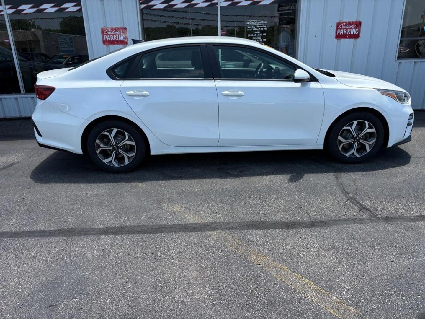 2021 WHITE KIA FORTE LXS (3KPF24AD4ME) with an 2.0L engine, Continuously Variable transmission, located at 501 E. Columbia St., Springfield, OH, 45503, (800) 262-7122, 39.925262, -83.801796- Photo#1