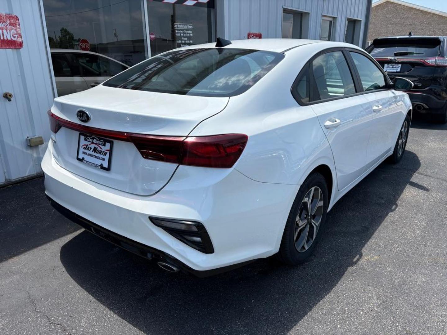 2021 WHITE KIA FORTE LXS (3KPF24AD4ME) with an 2.0L engine, Continuously Variable transmission, located at 501 E. Columbia St., Springfield, OH, 45503, (800) 262-7122, 39.925262, -83.801796- Photo#2