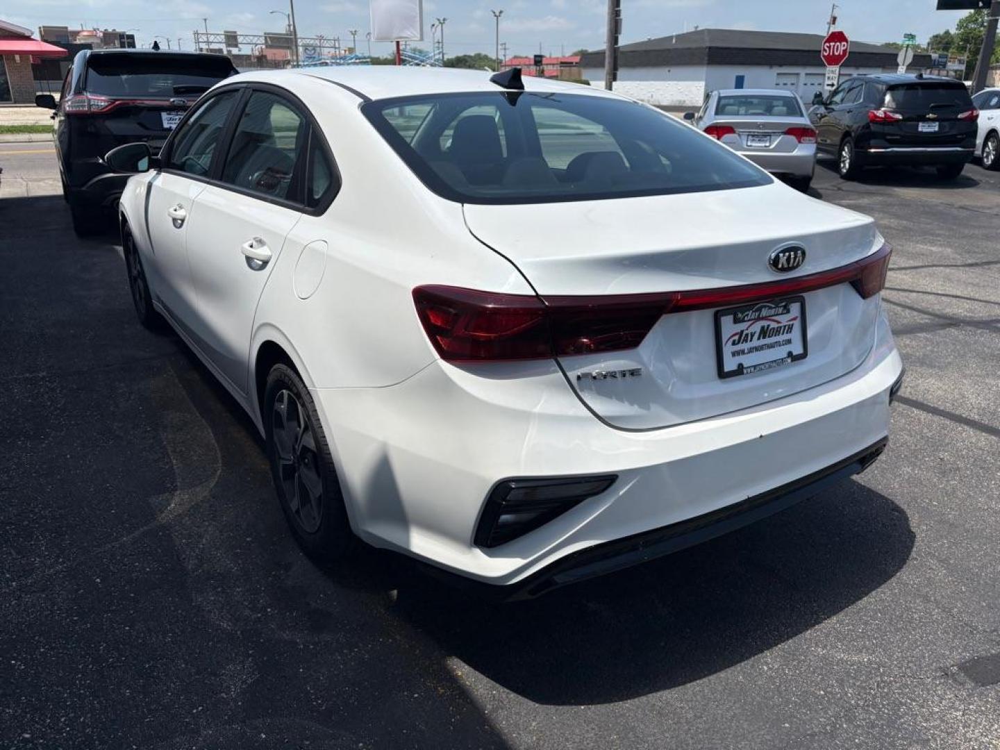 2021 WHITE KIA FORTE LXS (3KPF24AD4ME) with an 2.0L engine, Continuously Variable transmission, located at 501 E. Columbia St., Springfield, OH, 45503, (800) 262-7122, 39.925262, -83.801796- Photo#4