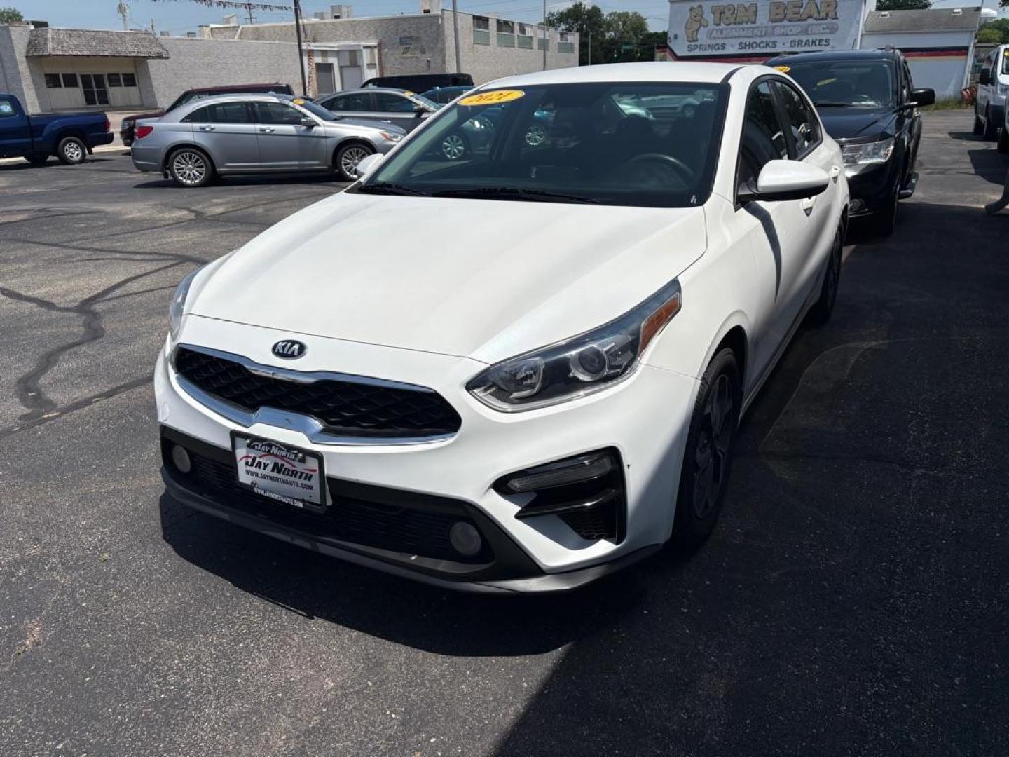 2021 WHITE KIA FORTE LXS (3KPF24AD4ME) with an 2.0L engine, Continuously Variable transmission, located at 501 E. Columbia St., Springfield, OH, 45503, (800) 262-7122, 39.925262, -83.801796- Photo#5