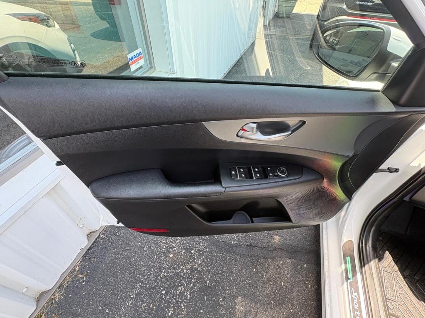 2021 WHITE KIA FORTE LXS (3KPF24AD4ME) with an 2.0L engine, Continuously Variable transmission, located at 501 E. Columbia St., Springfield, OH, 45503, (800) 262-7122, 39.925262, -83.801796- Photo#6