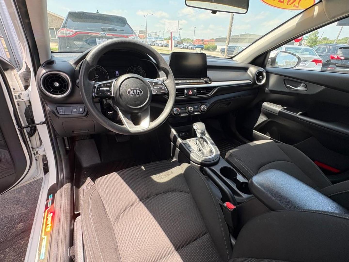 2021 WHITE KIA FORTE LXS (3KPF24AD4ME) with an 2.0L engine, Continuously Variable transmission, located at 501 E. Columbia St., Springfield, OH, 45503, (800) 262-7122, 39.925262, -83.801796- Photo#8