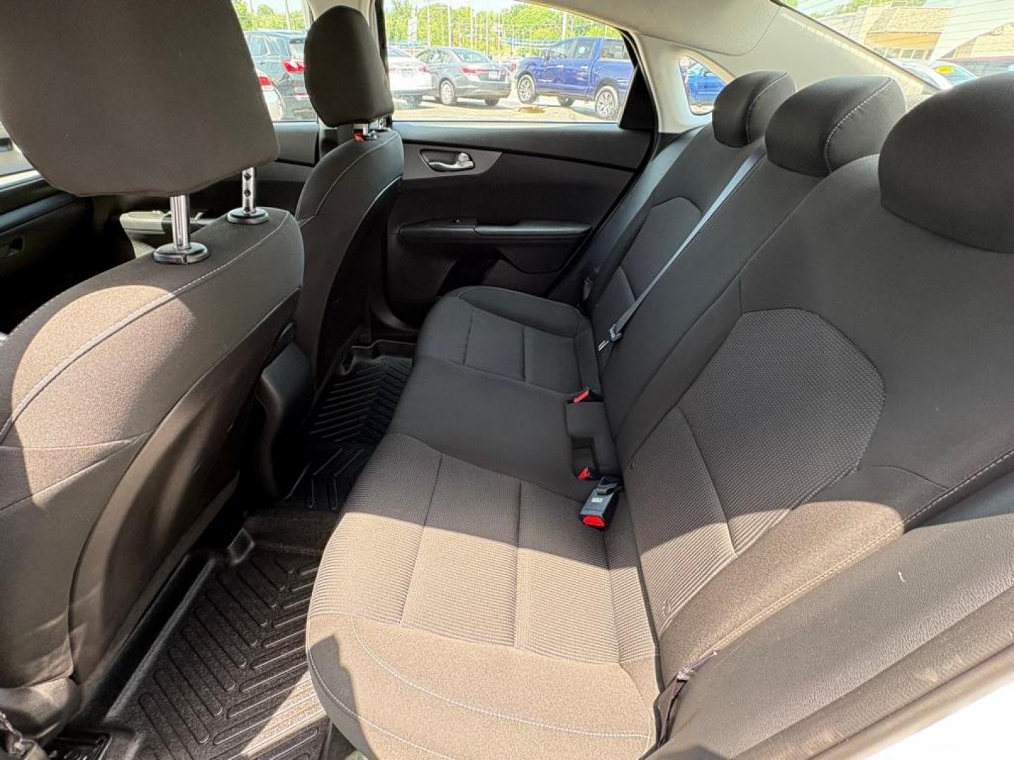 2021 WHITE KIA FORTE LXS (3KPF24AD4ME) with an 2.0L engine, Continuously Variable transmission, located at 501 E. Columbia St., Springfield, OH, 45503, (800) 262-7122, 39.925262, -83.801796- Photo#10
