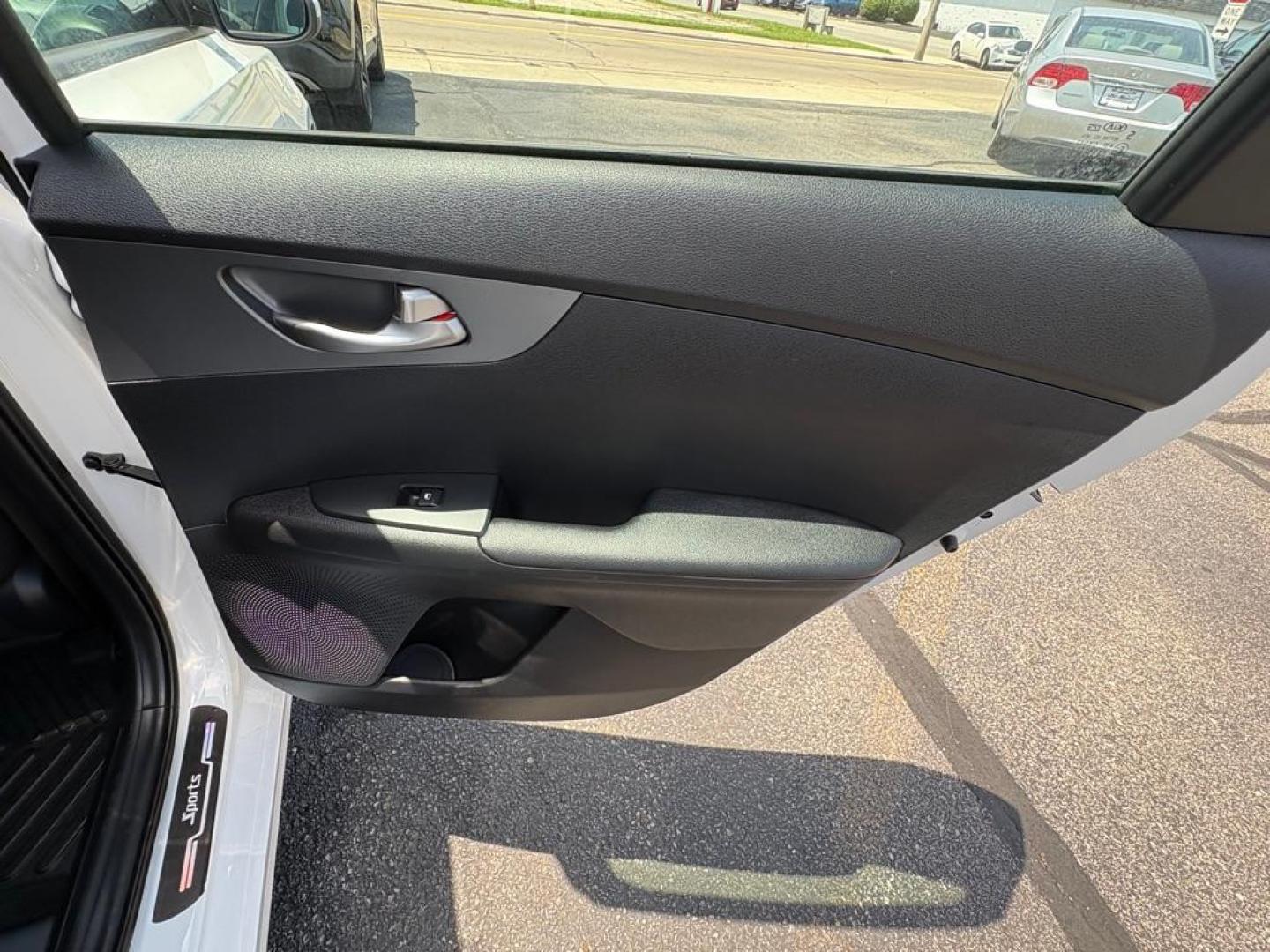 2021 WHITE KIA FORTE LXS (3KPF24AD4ME) with an 2.0L engine, Continuously Variable transmission, located at 501 E. Columbia St., Springfield, OH, 45503, (800) 262-7122, 39.925262, -83.801796- Photo#12