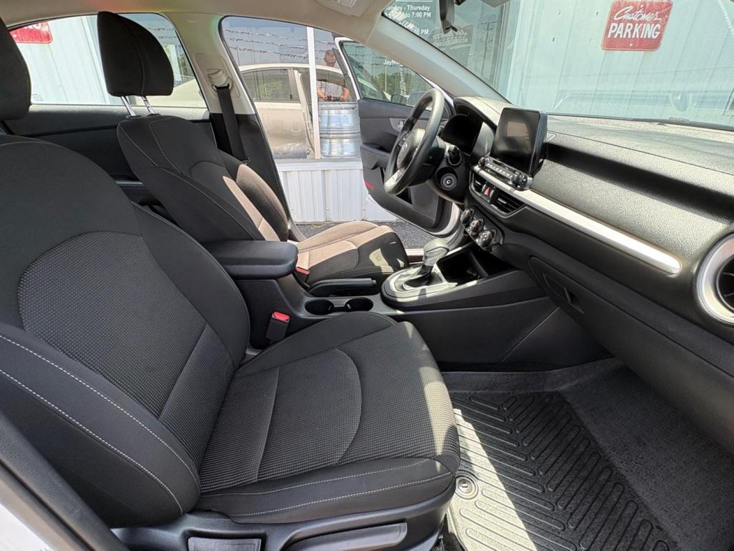 2021 WHITE KIA FORTE LXS (3KPF24AD4ME) with an 2.0L engine, Continuously Variable transmission, located at 501 E. Columbia St., Springfield, OH, 45503, (800) 262-7122, 39.925262, -83.801796- Photo#15