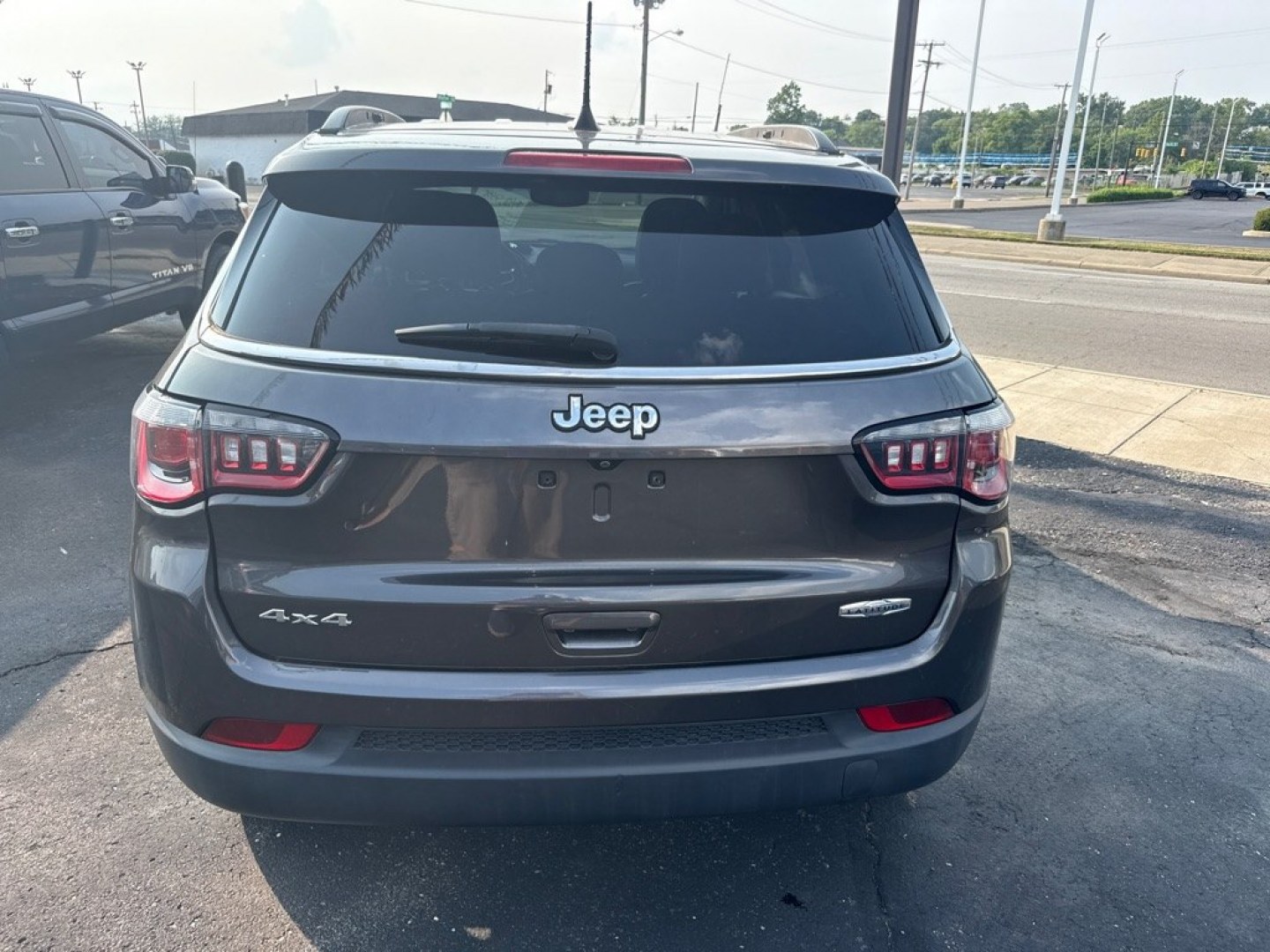 2018 GRAY JEEP COMPASS LATITUDE (3C4NJDBB1JT) with an 2.4L engine, Automatic transmission, located at 501 E. Columbia St., Springfield, OH, 45503, (800) 262-7122, 39.925262, -83.801796 - *** 1 Owner w/ Clean CarFax 22 Service Records *** Tune Up *** New Brakes *** New Wipers *** Oil Change *** Inspection *** 4x4 *** Cold Weather Group Heated Front Seats Heated Steering Whe- Photo#5