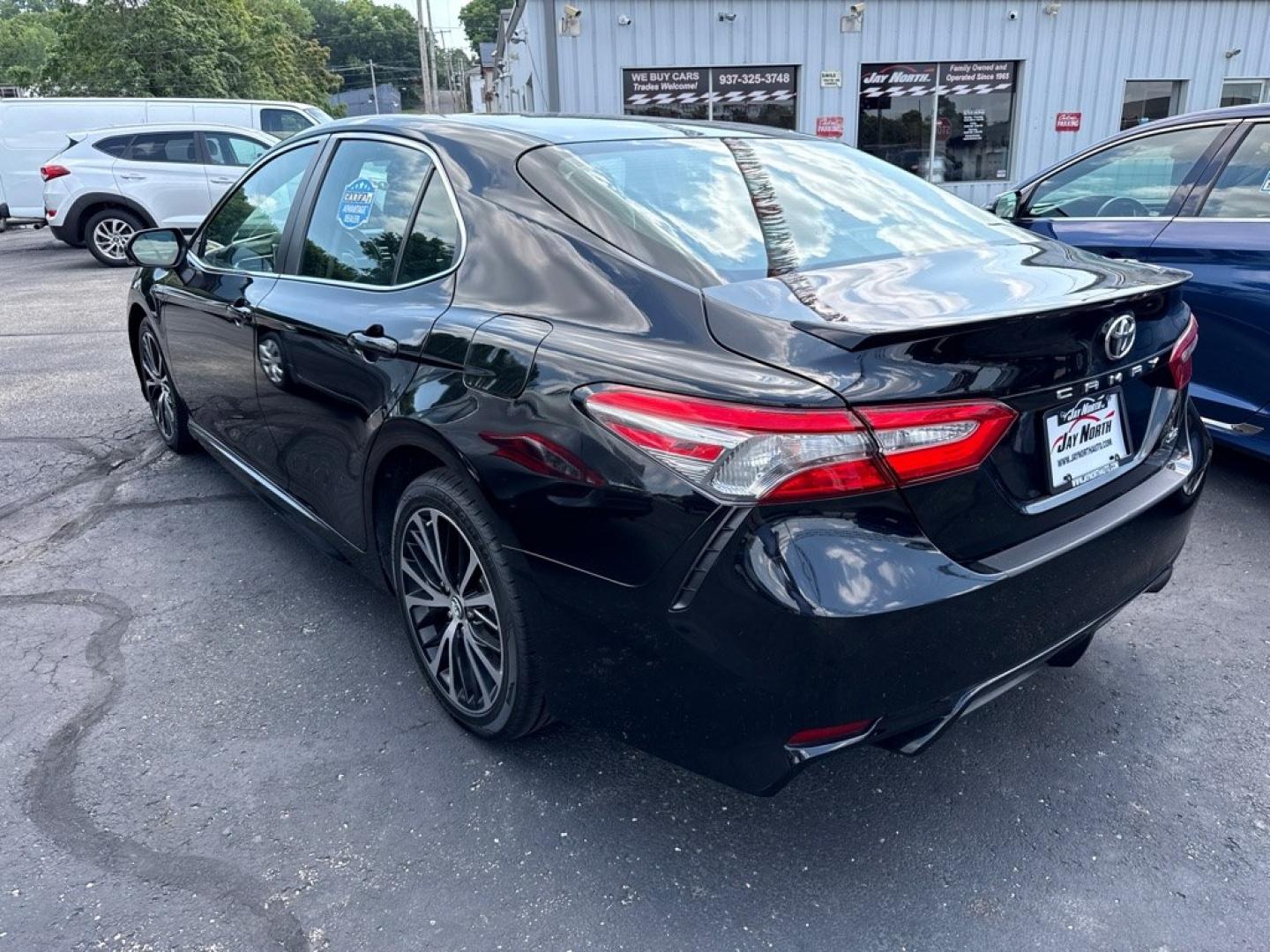 2018 BLACK TOYOTA CAMRY SE (4T1B11HKXJU) with an 2.5L engine, Automatic transmission, located at 501 E. Columbia St., Springfield, OH, 45503, (800) 262-7122, 39.925262, -83.801796 - *** New Tires *** New Brakes *** Clean CarFax *** SE *** Blind Spot *** New Wipers *** New Air and Cabin Filter *** Oil Change w/ OEM Filter *** Jay North Auto has offered hand picked vehicles since 1965! Our customer's enjoy a NO pressure buying experience with a small town feel. We are a pre- Photo#3