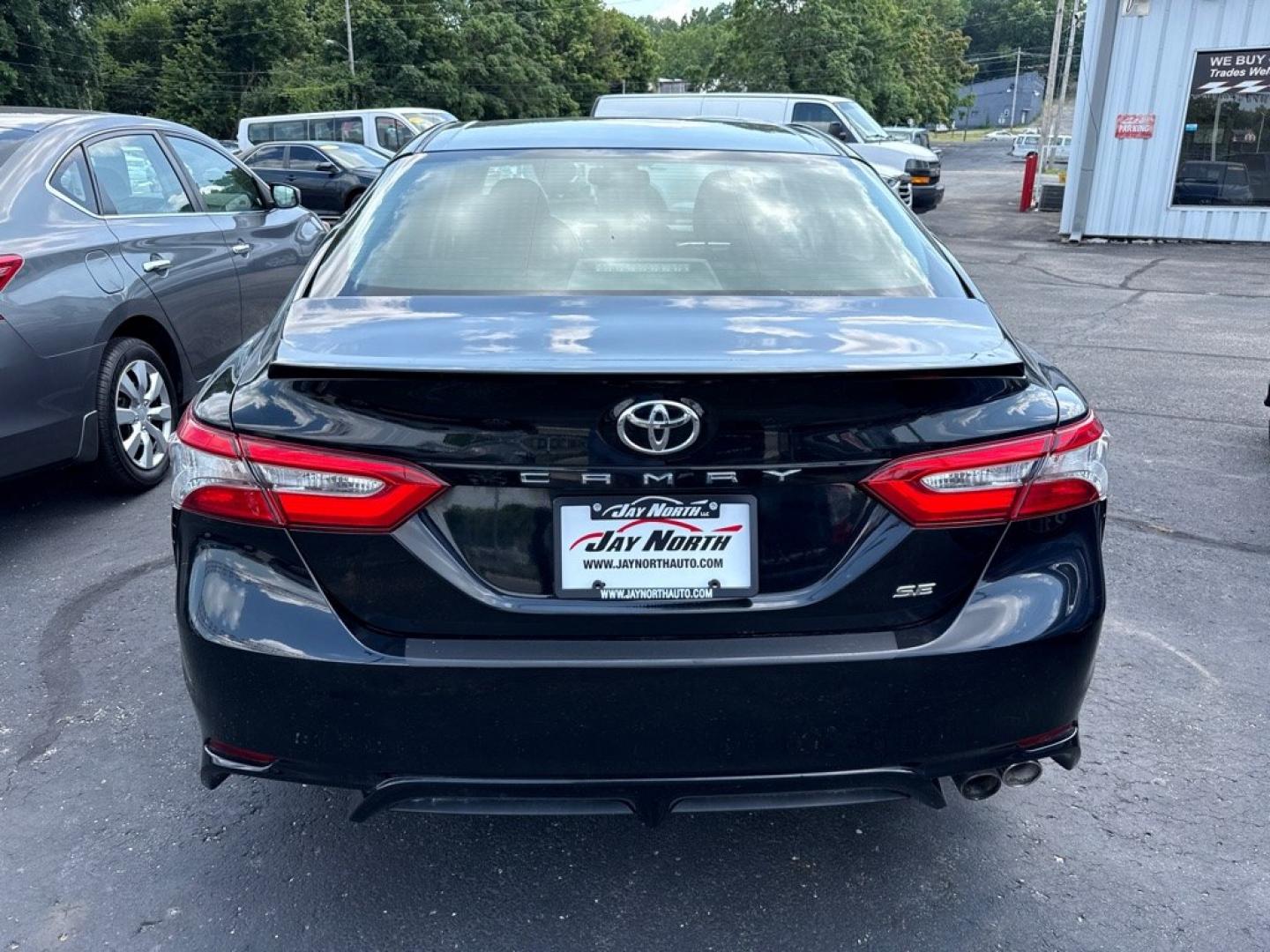2018 BLACK TOYOTA CAMRY SE (4T1B11HKXJU) with an 2.5L engine, Automatic transmission, located at 501 E. Columbia St., Springfield, OH, 45503, (800) 262-7122, 39.925262, -83.801796 - *** New Tires *** New Brakes *** Clean CarFax *** SE *** Blind Spot *** New Wipers *** New Air and Cabin Filter *** Oil Change w/ OEM Filter *** Jay North Auto has offered hand picked vehicles since 1965! Our customer's enjoy a NO pressure buying experience with a small town feel. We are a pre- Photo#4