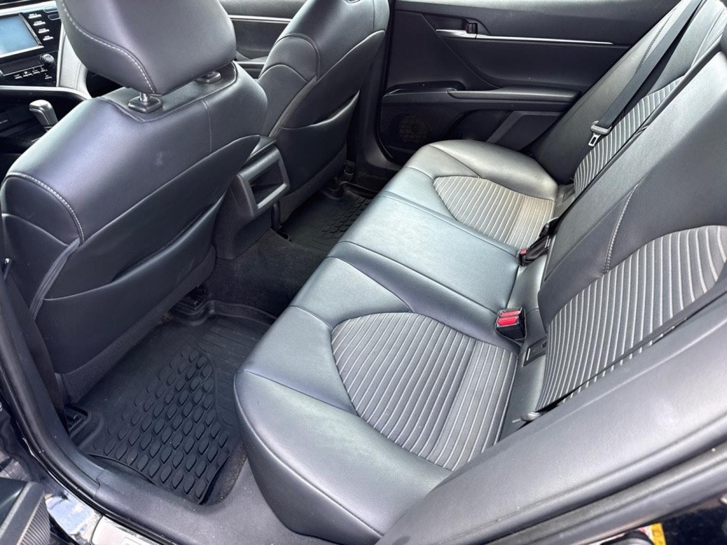 2018 BLACK TOYOTA CAMRY SE (4T1B11HKXJU) with an 2.5L engine, Automatic transmission, located at 501 E. Columbia St., Springfield, OH, 45503, (800) 262-7122, 39.925262, -83.801796 - *** New Tires *** New Brakes *** Clean CarFax *** SE *** Blind Spot *** New Wipers *** New Air and Cabin Filter *** Oil Change w/ OEM Filter *** Jay North Auto has offered hand picked vehicles since 1965! Our customer's enjoy a NO pressure buying experience with a small town feel. We are a pre- Photo#7