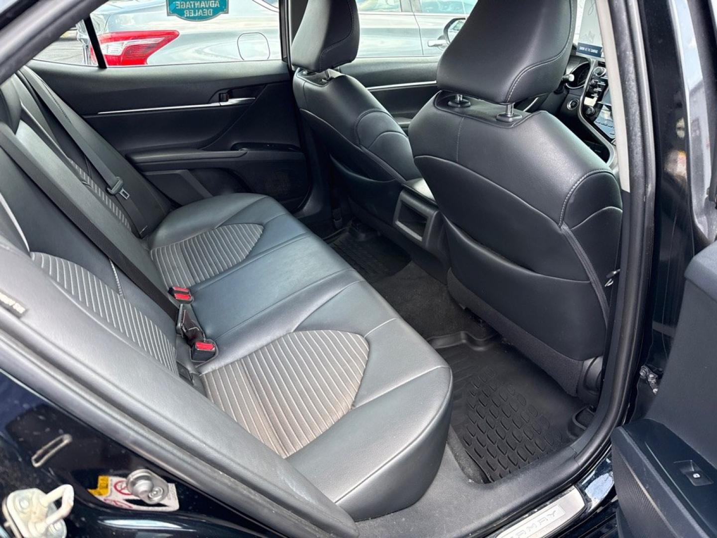 2018 BLACK TOYOTA CAMRY SE (4T1B11HKXJU) with an 2.5L engine, Automatic transmission, located at 501 E. Columbia St., Springfield, OH, 45503, (800) 262-7122, 39.925262, -83.801796 - *** New Tires *** New Brakes *** Clean CarFax *** SE *** Blind Spot *** New Wipers *** New Air and Cabin Filter *** Oil Change w/ OEM Filter *** Jay North Auto has offered hand picked vehicles since 1965! Our customer's enjoy a NO pressure buying experience with a small town feel. We are a pre- Photo#10