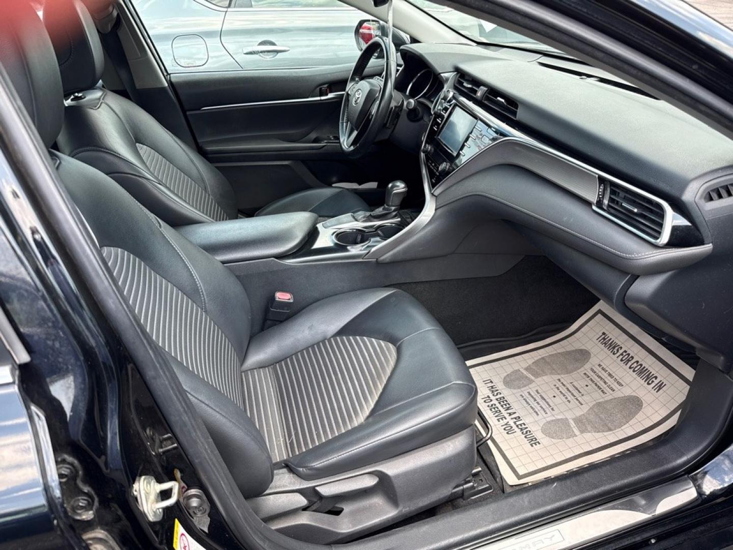 2018 BLACK TOYOTA CAMRY SE (4T1B11HKXJU) with an 2.5L engine, Automatic transmission, located at 501 E. Columbia St., Springfield, OH, 45503, (800) 262-7122, 39.925262, -83.801796 - *** New Tires *** New Brakes *** Clean CarFax *** SE *** Blind Spot *** New Wipers *** New Air and Cabin Filter *** Oil Change w/ OEM Filter *** Jay North Auto has offered hand picked vehicles since 1965! Our customer's enjoy a NO pressure buying experience with a small town feel. We are a pre- Photo#12