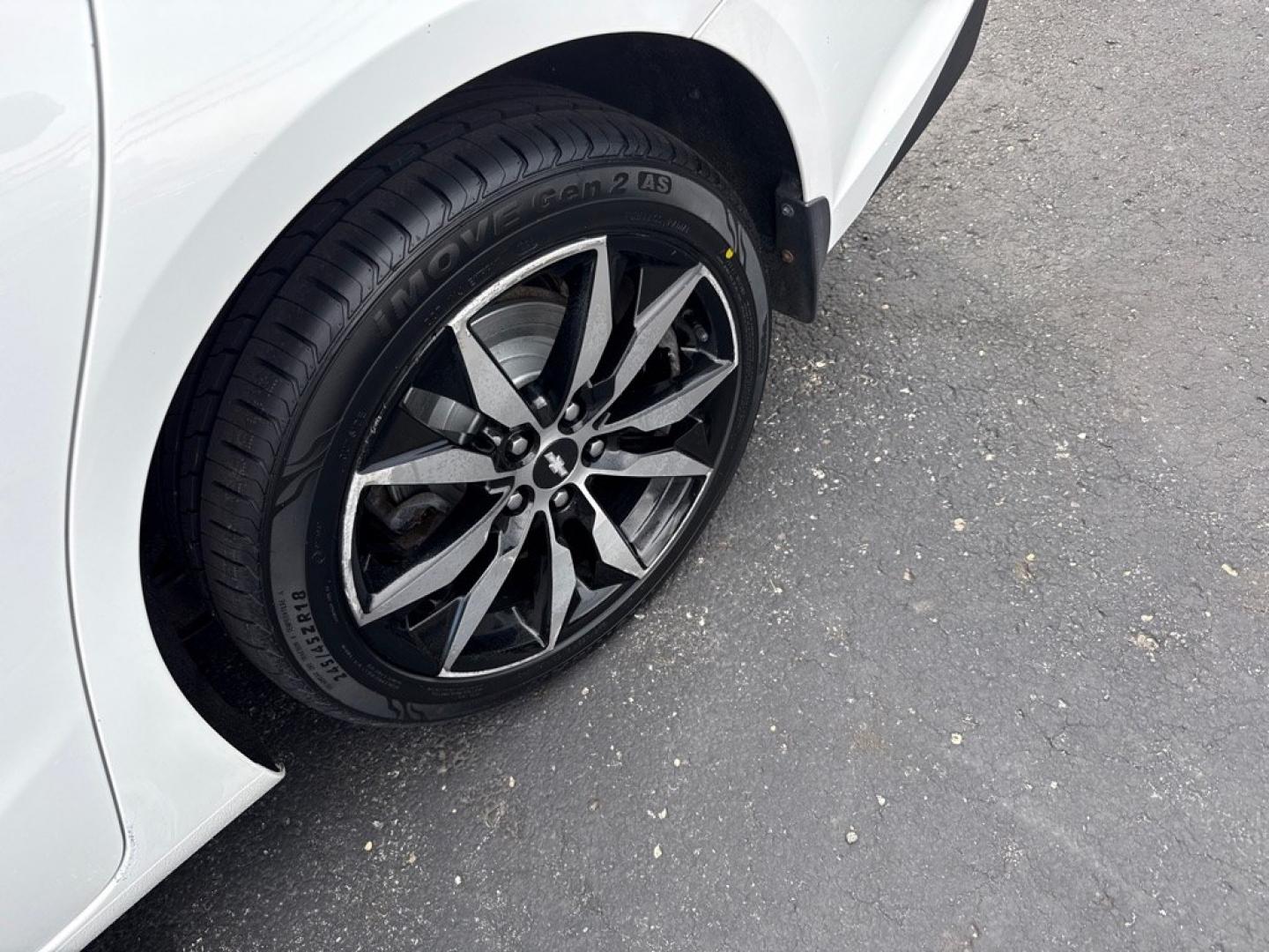 2017 WHITE CHEVROLET MALIBU LT (1G1ZE5ST3HF) with an 1.5L engine, Automatic transmission, located at 501 E. Columbia St., Springfield, OH, 45503, (800) 262-7122, 39.925262, -83.801796 - *** New Tires *** New Brakes *** LT *** 30 Service Records on CarFax *** Tune Up *** Back Up Camera *** Alloy Wheels *** Jay North Auto has offered hand picked vehicles since 1965! Our customer's enjoy a NO pressure buying experience with a small town feel. We are a preferred dealer for many l- Photo#3
