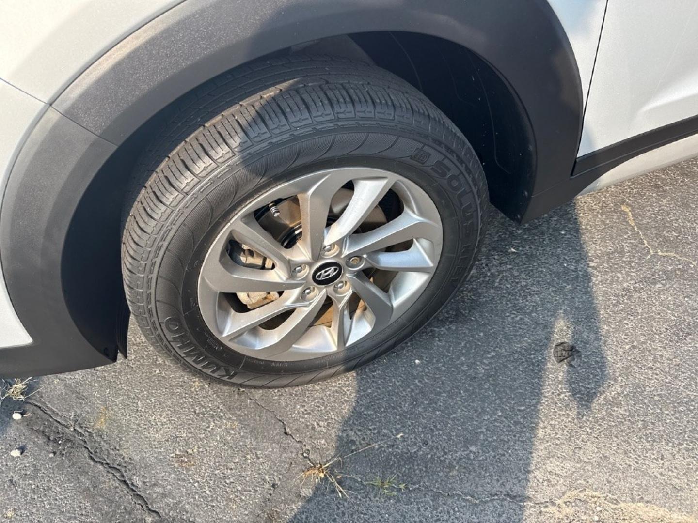 2018 SILVER HYUNDAI TUCSON SEL (KM8J33A41JU) with an 2.0L engine, Automatic transmission, located at 501 E. Columbia St., Springfield, OH, 45503, (800) 262-7122, 39.925262, -83.801796 - *** 1- Owner W/ Clean CarFax and 22 Dealer Service Records *** Back Up Camera *** Apple CarPlay *** SEL *** FWD *** New Cabin and Air Filter *** Inspection *** Jay North Auto has offered hand picked vehicles since 1965! Our customer's enjoy a NO pressure buying experience with a small town feel- Photo#2