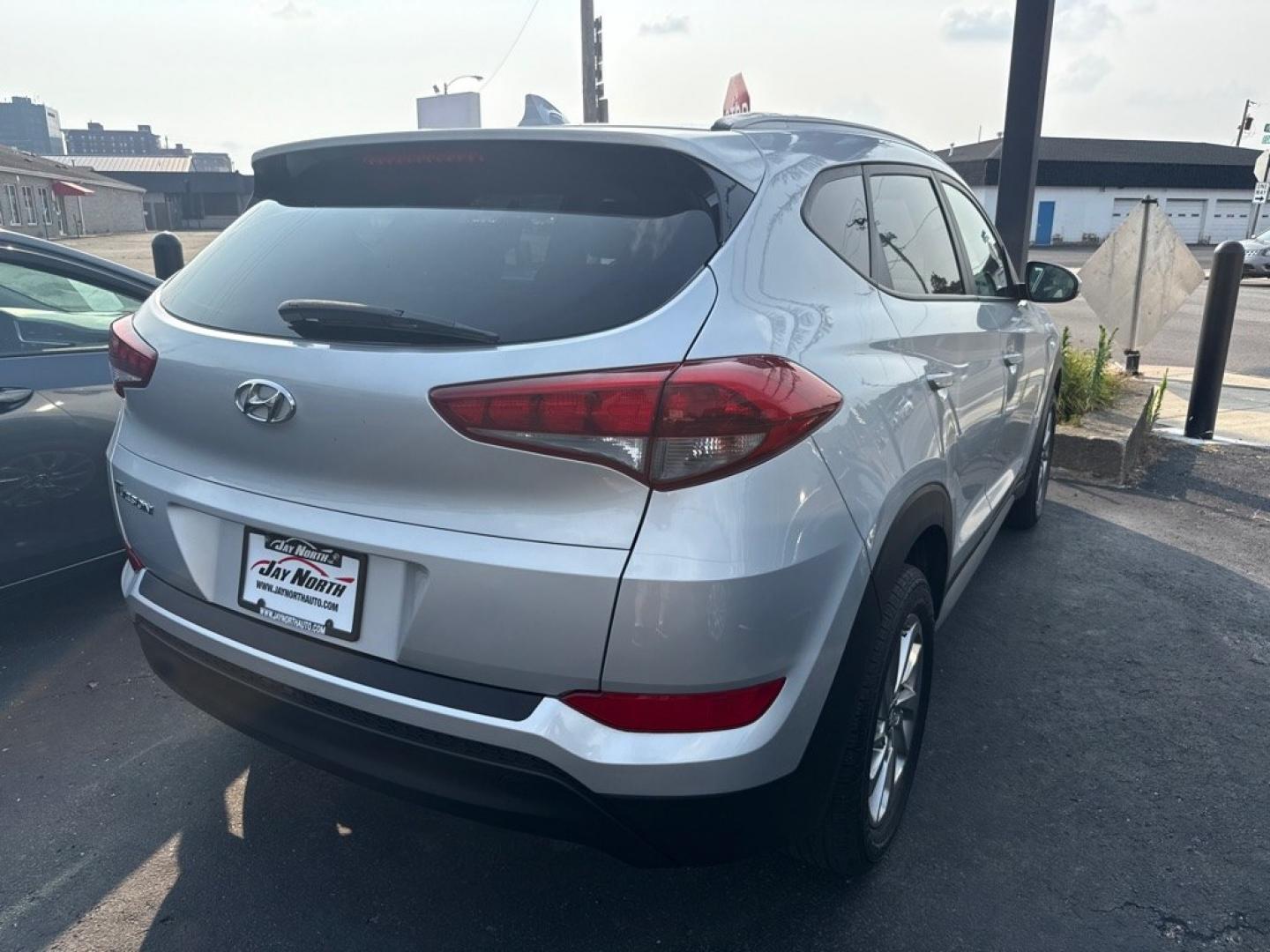 2018 SILVER HYUNDAI TUCSON SEL (KM8J33A41JU) with an 2.0L engine, Automatic transmission, located at 501 E. Columbia St., Springfield, OH, 45503, (800) 262-7122, 39.925262, -83.801796 - *** 1- Owner W/ Clean CarFax and 22 Dealer Service Records *** Back Up Camera *** Apple CarPlay *** SEL *** FWD *** New Cabin and Air Filter *** Inspection *** Jay North Auto has offered hand picked vehicles since 1965! Our customer's enjoy a NO pressure buying experience with a small town feel- Photo#5