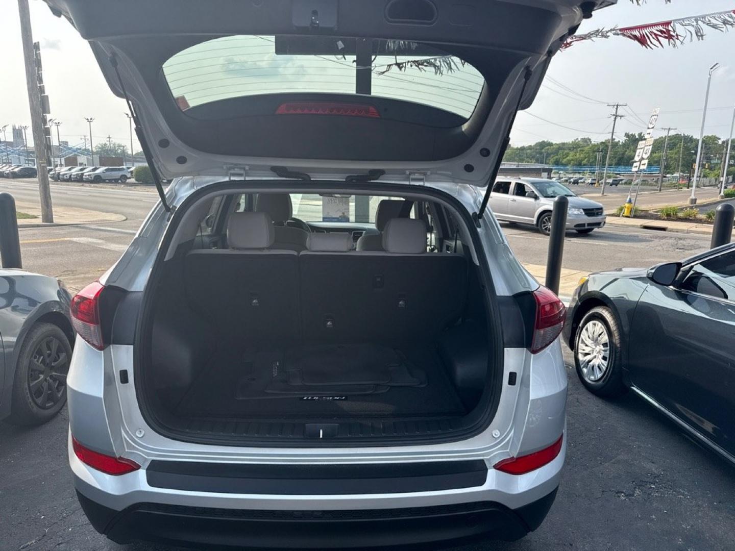2018 SILVER HYUNDAI TUCSON SEL (KM8J33A41JU) with an 2.0L engine, Automatic transmission, located at 501 E. Columbia St., Springfield, OH, 45503, (800) 262-7122, 39.925262, -83.801796 - *** 1- Owner W/ Clean CarFax and 22 Dealer Service Records *** Back Up Camera *** Apple CarPlay *** SEL *** FWD *** New Cabin and Air Filter *** Inspection *** Jay North Auto has offered hand picked vehicles since 1965! Our customer's enjoy a NO pressure buying experience with a small town feel- Photo#6