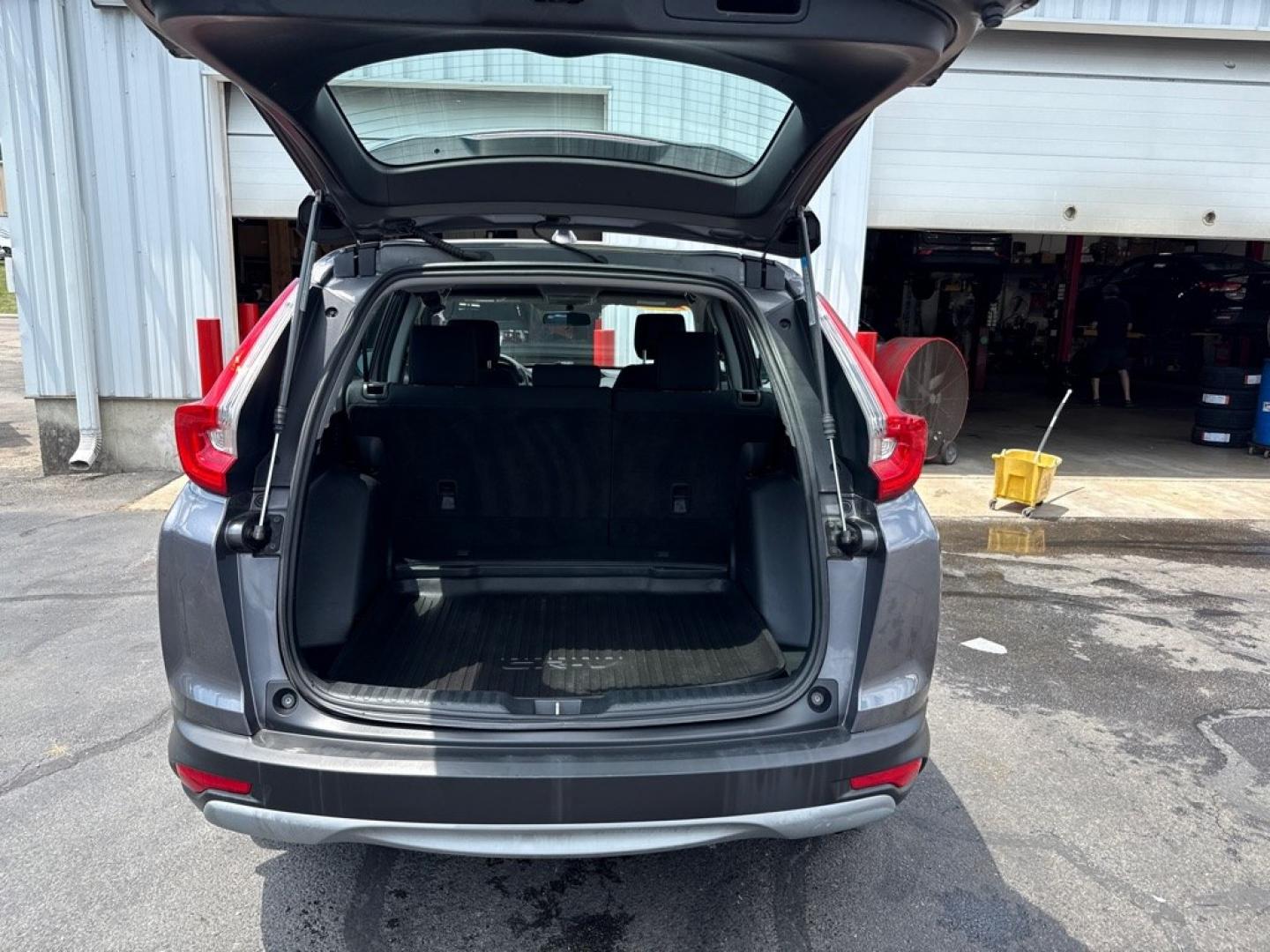 2018 GRAY HONDA CR-V LX (2HKRW6H35JH) with an 2.4L engine, Continuously Variable transmission, located at 501 E. Columbia St., Springfield, OH, 45503, (800) 262-7122, 39.925262, -83.801796- Photo#7