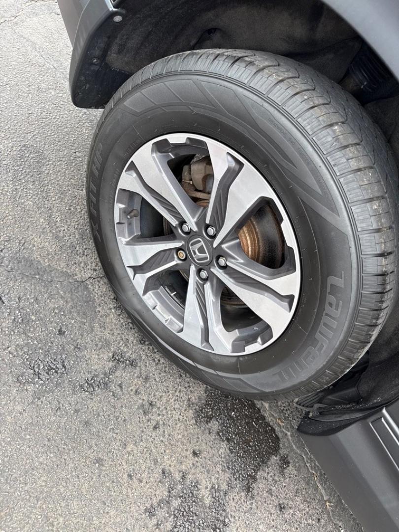 2018 GRAY HONDA CR-V LX (2HKRW6H35JH) with an 2.4L engine, Continuously Variable transmission, located at 501 E. Columbia St., Springfield, OH, 45503, (800) 262-7122, 39.925262, -83.801796- Photo#13