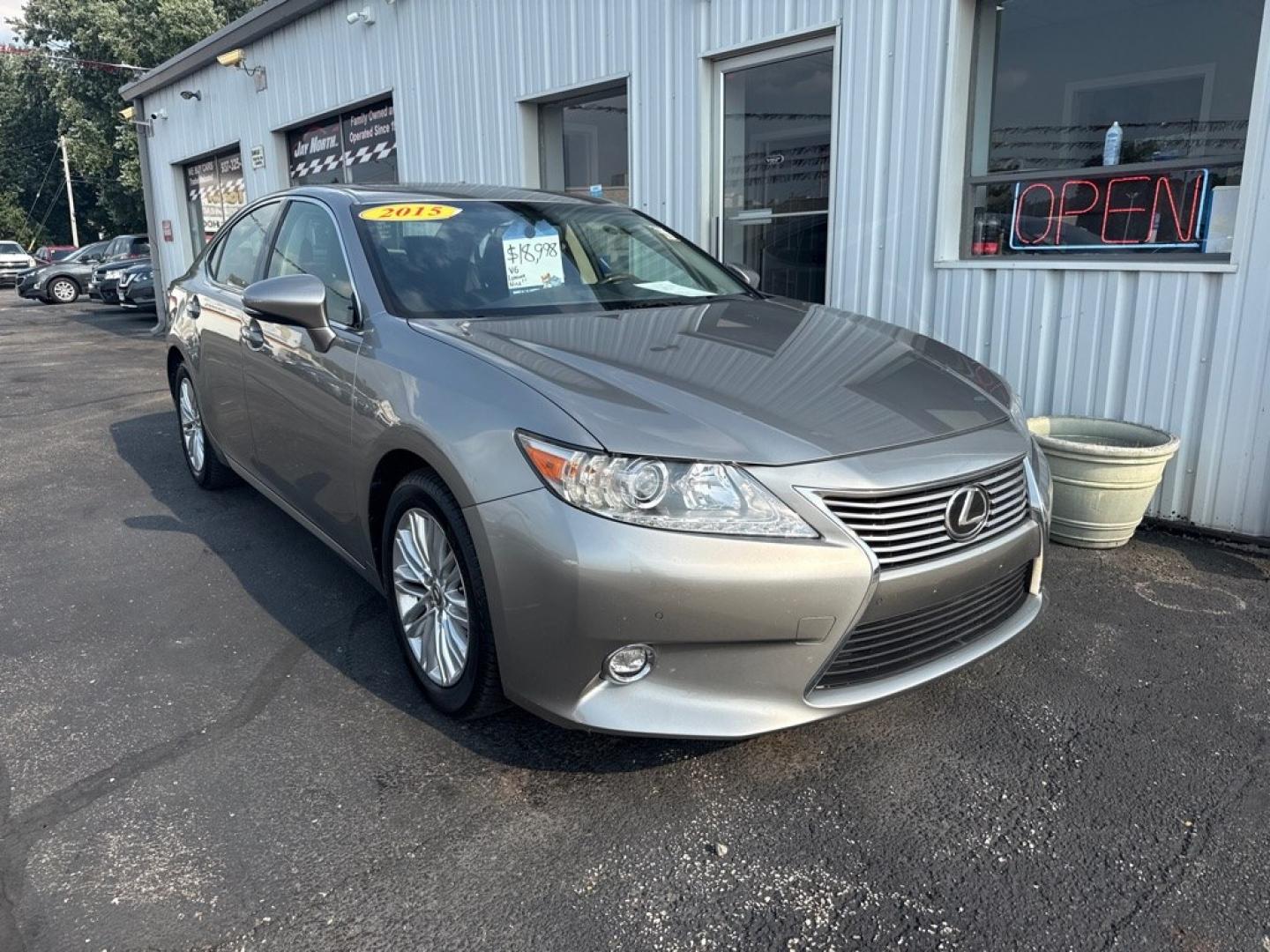 2015 GRAY LEXUS ES 350 (JTHBK1GG3F2) with an 3.5L engine, Automatic transmission, located at 501 E. Columbia St., Springfield, OH, 45503, (800) 262-7122, 39.925262, -83.801796 - *** Moonroof *** 3.5L V6 *** Back up camera *** Heated and Cooled Seating *** Oil change *** New Cabin and Air filter *** Leather *** Premium Audio *** Navigation *** Excellent Vehicles!!! *** Jay North Auto has offered hand picked vehicles since 1965! Our customer's enjoy a NO pressure buying- Photo#0
